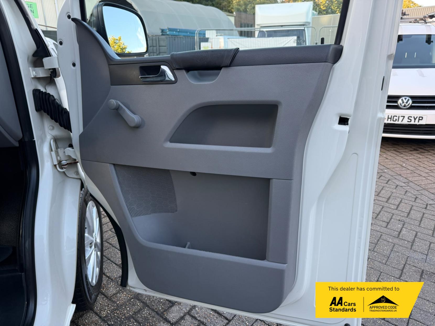 2005 Volkswagen Transporter 1.9 TDI PD T28 Panel Van 4dr Diesel Manual L1 H1 (211 g/km, 83 bhp) - Thumbnail 40