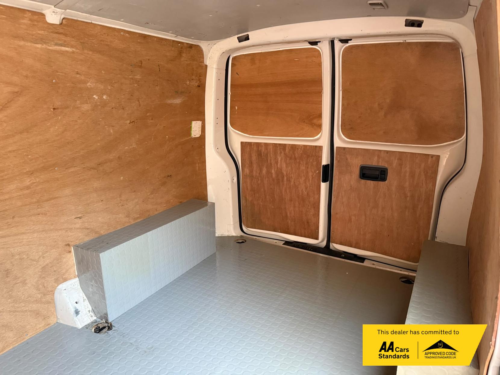 2005 Volkswagen Transporter 1.9 TDI PD T28 Panel Van 4dr Diesel Manual L1 H1 (211 g/km, 83 bhp) - Thumbnail 16