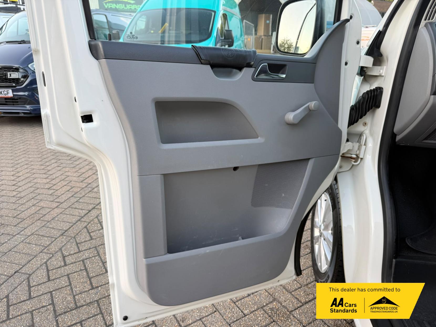 2005 Volkswagen Transporter 1.9 TDI PD T28 Panel Van 4dr Diesel Manual L1 H1 (211 g/km, 83 bhp) - Thumbnail 21