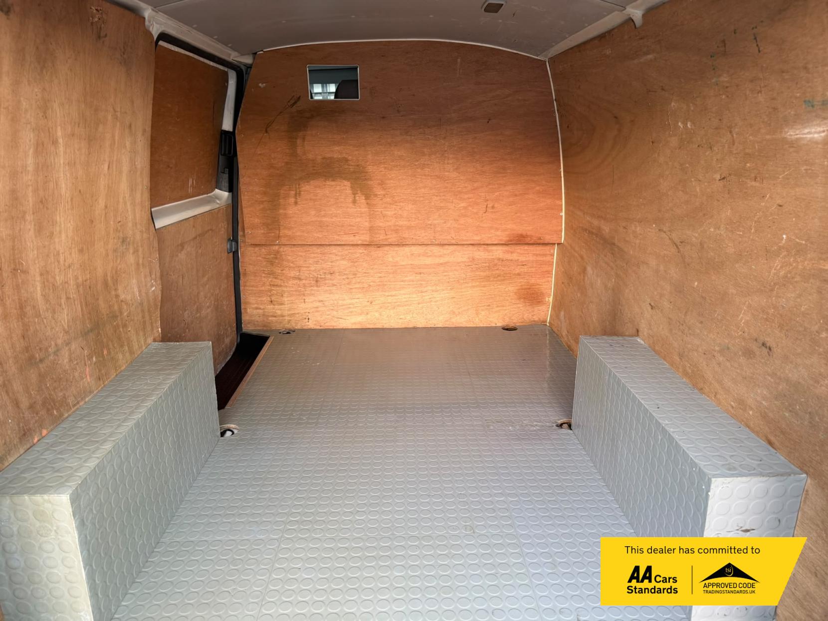 2005 Volkswagen Transporter 1.9 TDI PD T28 Panel Van 4dr Diesel Manual L1 H1 (211 g/km, 83 bhp) - Thumbnail 13