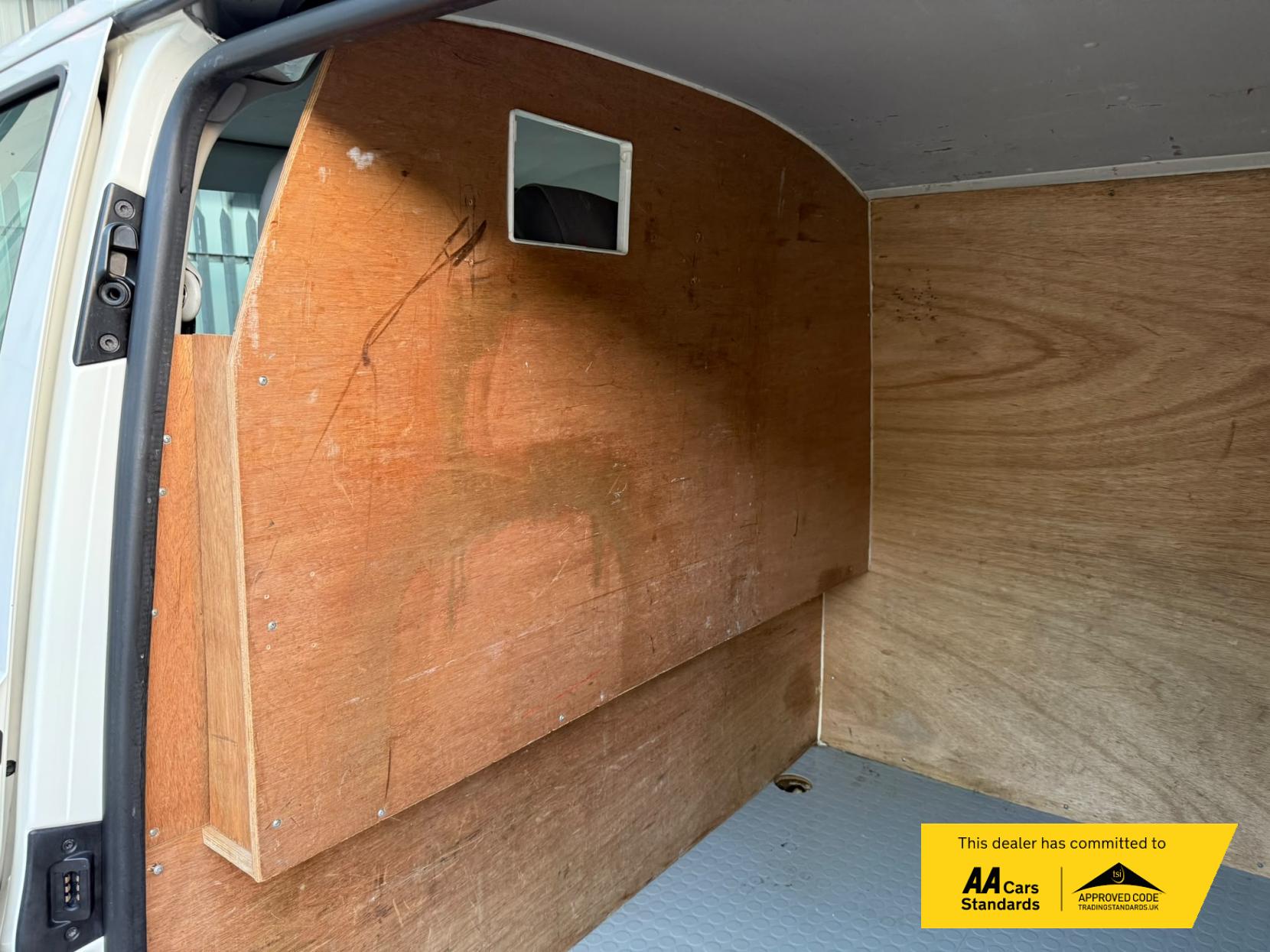 2005 Volkswagen Transporter 1.9 TDI PD T28 Panel Van 4dr Diesel Manual L1 H1 (211 g/km, 83 bhp) - Thumbnail 15