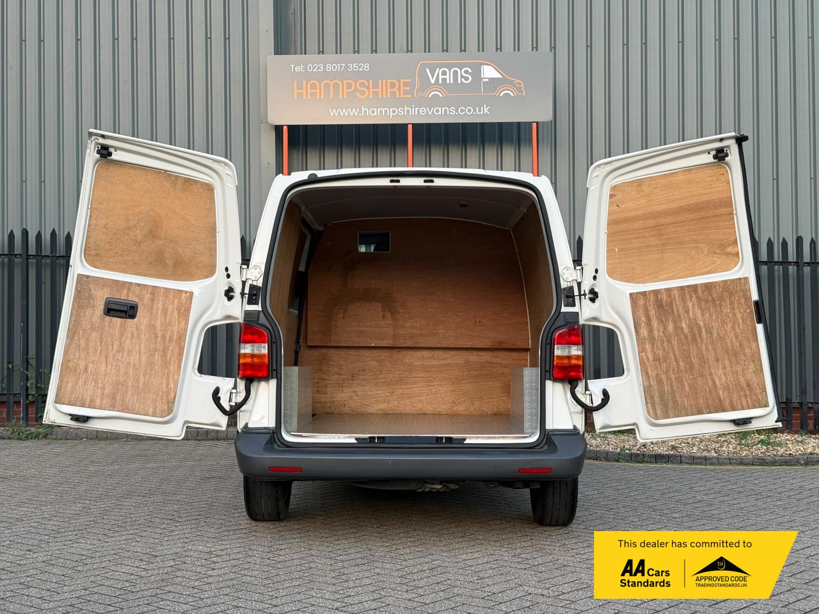 2005 Volkswagen Transporter 1.9 TDI PD T28 Panel Van 4dr Diesel Manual L1 H1 (211 g/km, 83 bhp) - Thumbnail 11