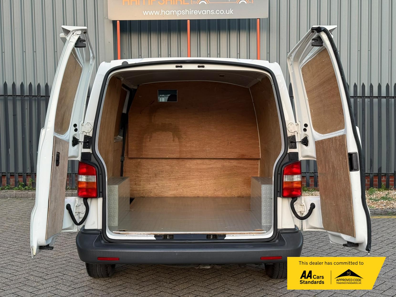2005 Volkswagen Transporter 1.9 TDI PD T28 Panel Van 4dr Diesel Manual L1 H1 (211 g/km, 83 bhp) - Thumbnail 10