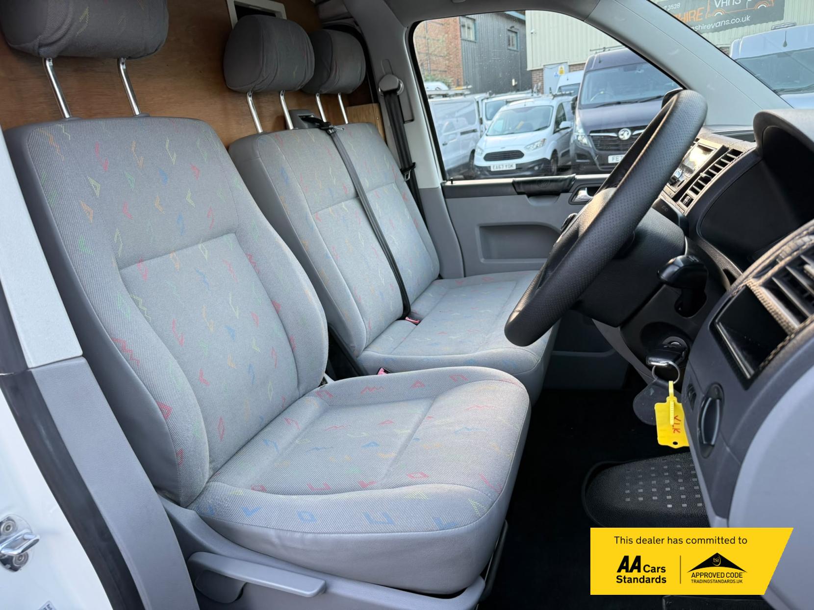 2005 Volkswagen Transporter 1.9 TDI PD T28 Panel Van 4dr Diesel Manual L1 H1 (211 g/km, 83 bhp) - Thumbnail 18