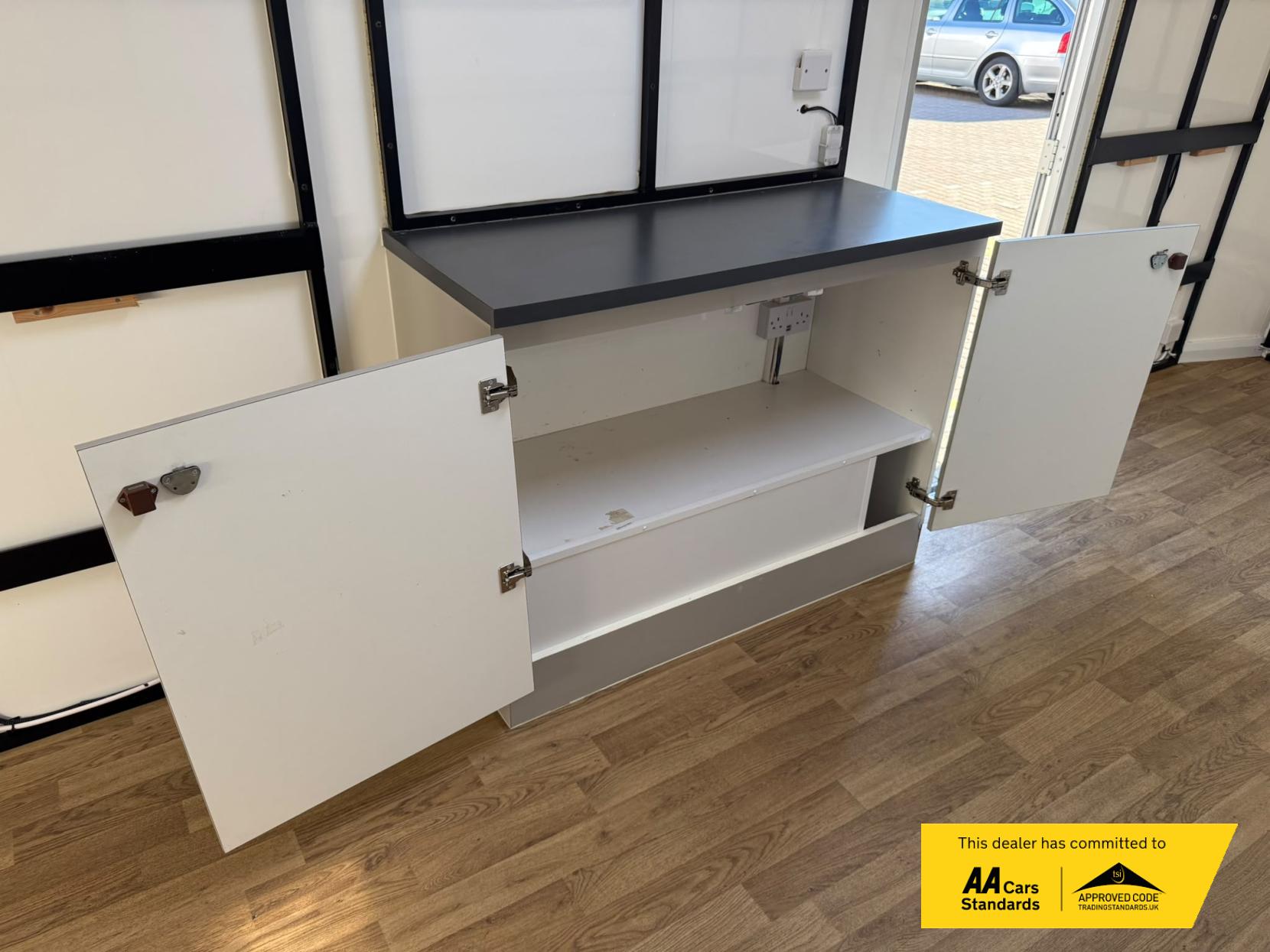 2019 Peugeot Boxer 2.0 BlueHDi 335 Built for Business Low Floor Luton 4dr Diesel Manual L3 Euro 6 (160 ps) - Thumbnail 16