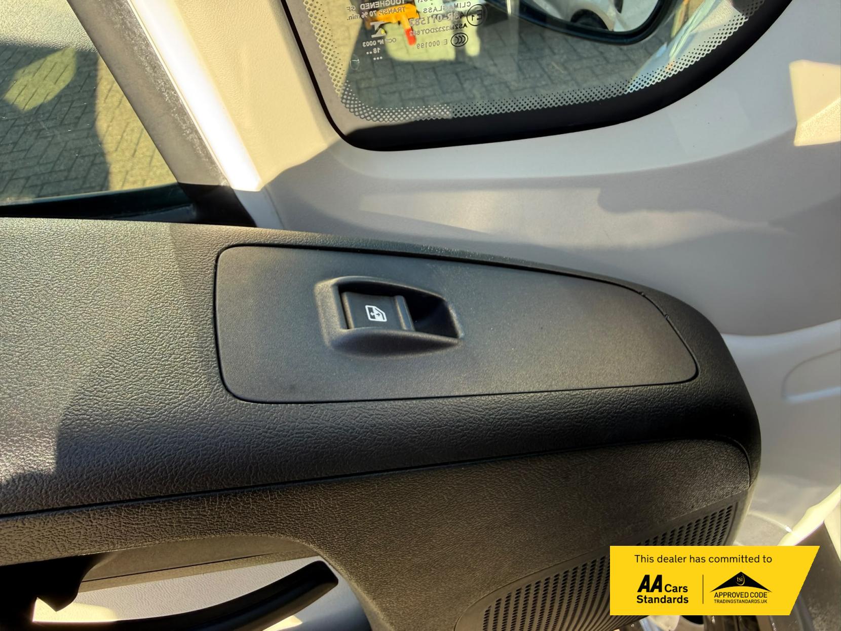 2019 Peugeot Boxer 2.0 BlueHDi 335 Built for Business Low Floor Luton 4dr Diesel Manual L3 Euro 6 (160 ps) - Thumbnail 62