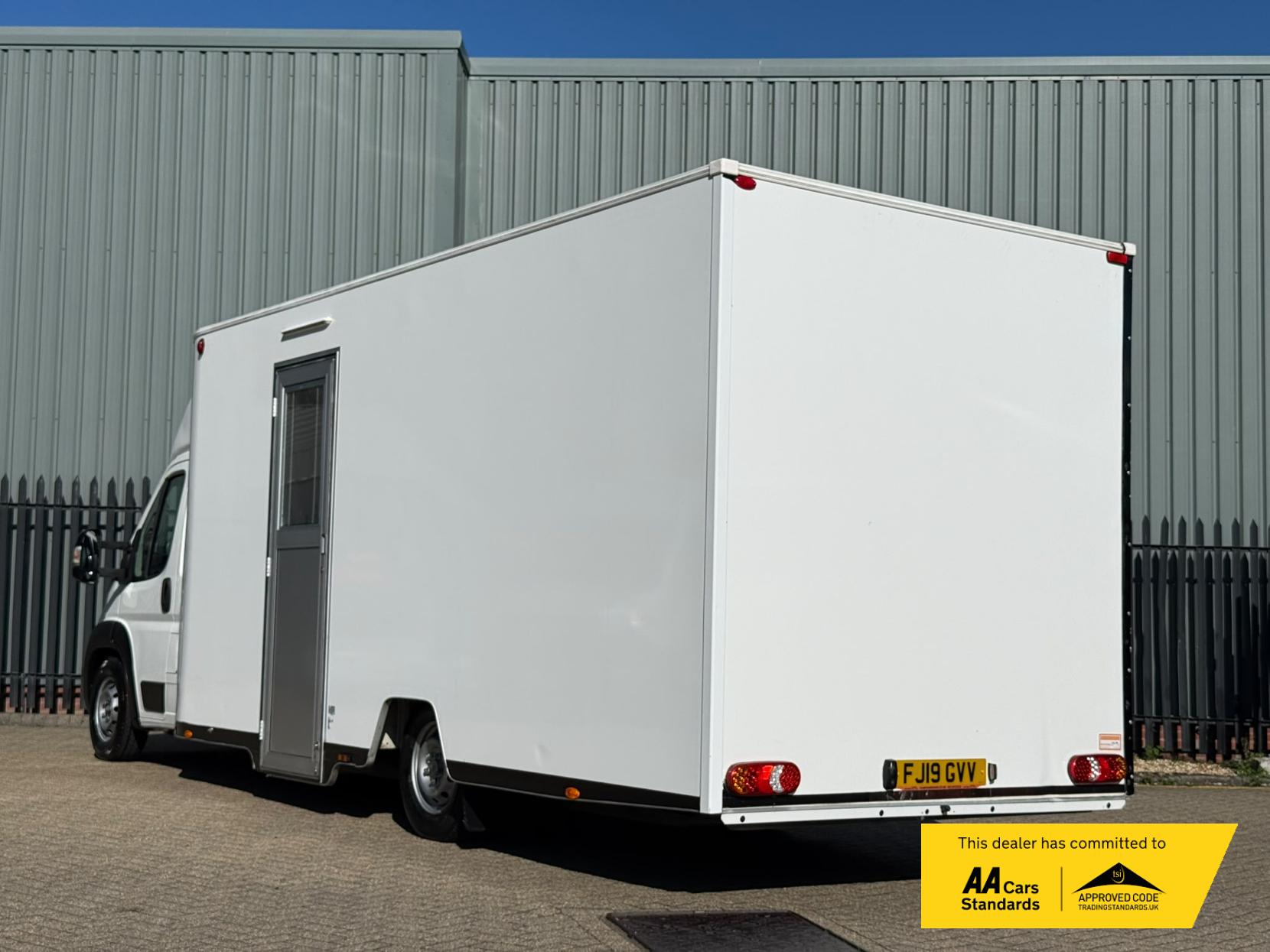 2019 Peugeot Boxer 2.0 BlueHDi 335 Built for Business Low Floor Luton 4dr Diesel Manual L3 Euro 6 (160 ps) - Thumbnail 7