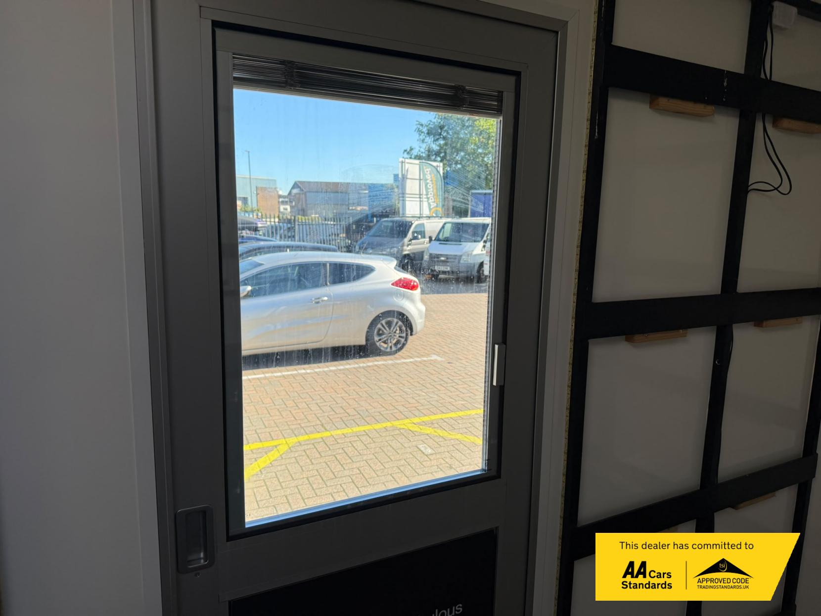 2019 Peugeot Boxer 2.0 BlueHDi 335 Built for Business Low Floor Luton 4dr Diesel Manual L3 Euro 6 (160 ps) - Thumbnail 27