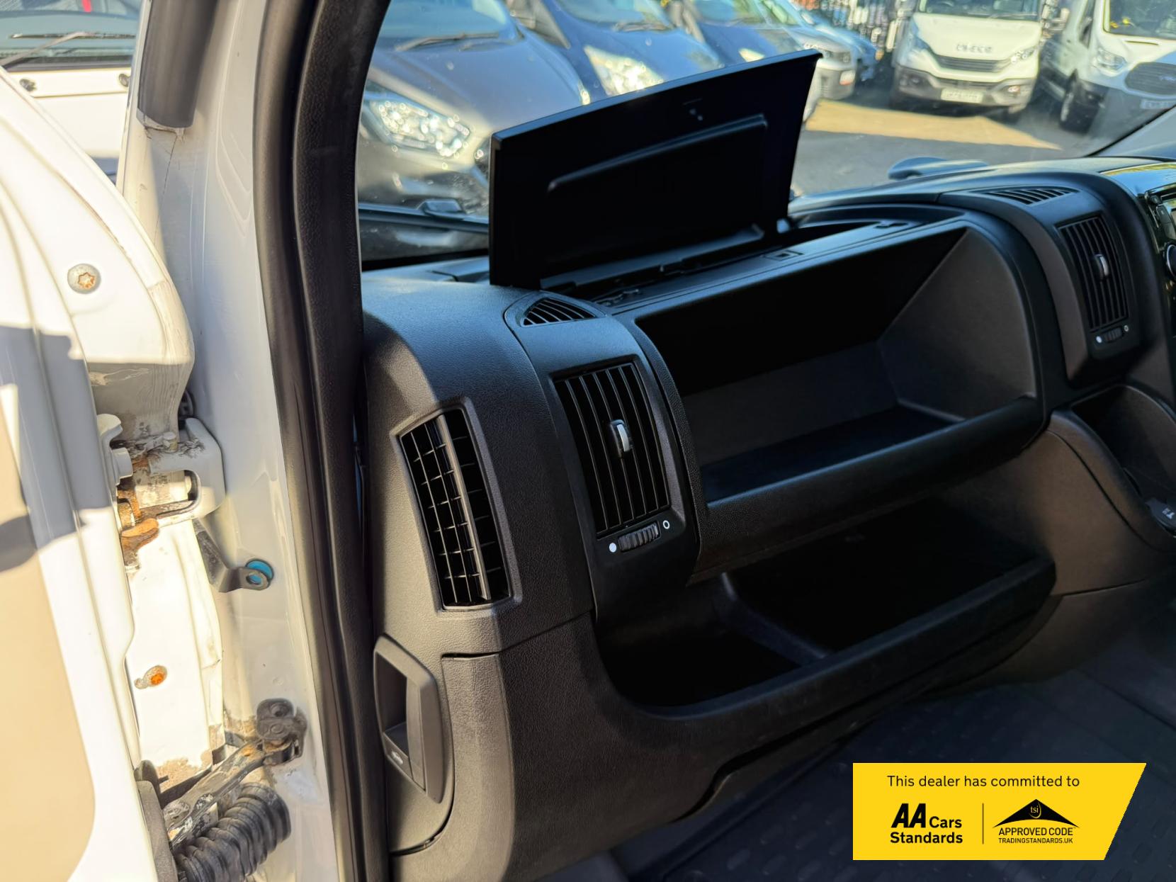 2019 Peugeot Boxer 2.0 BlueHDi 335 Built for Business Low Floor Luton 4dr Diesel Manual L3 Euro 6 (160 ps) - Thumbnail 64