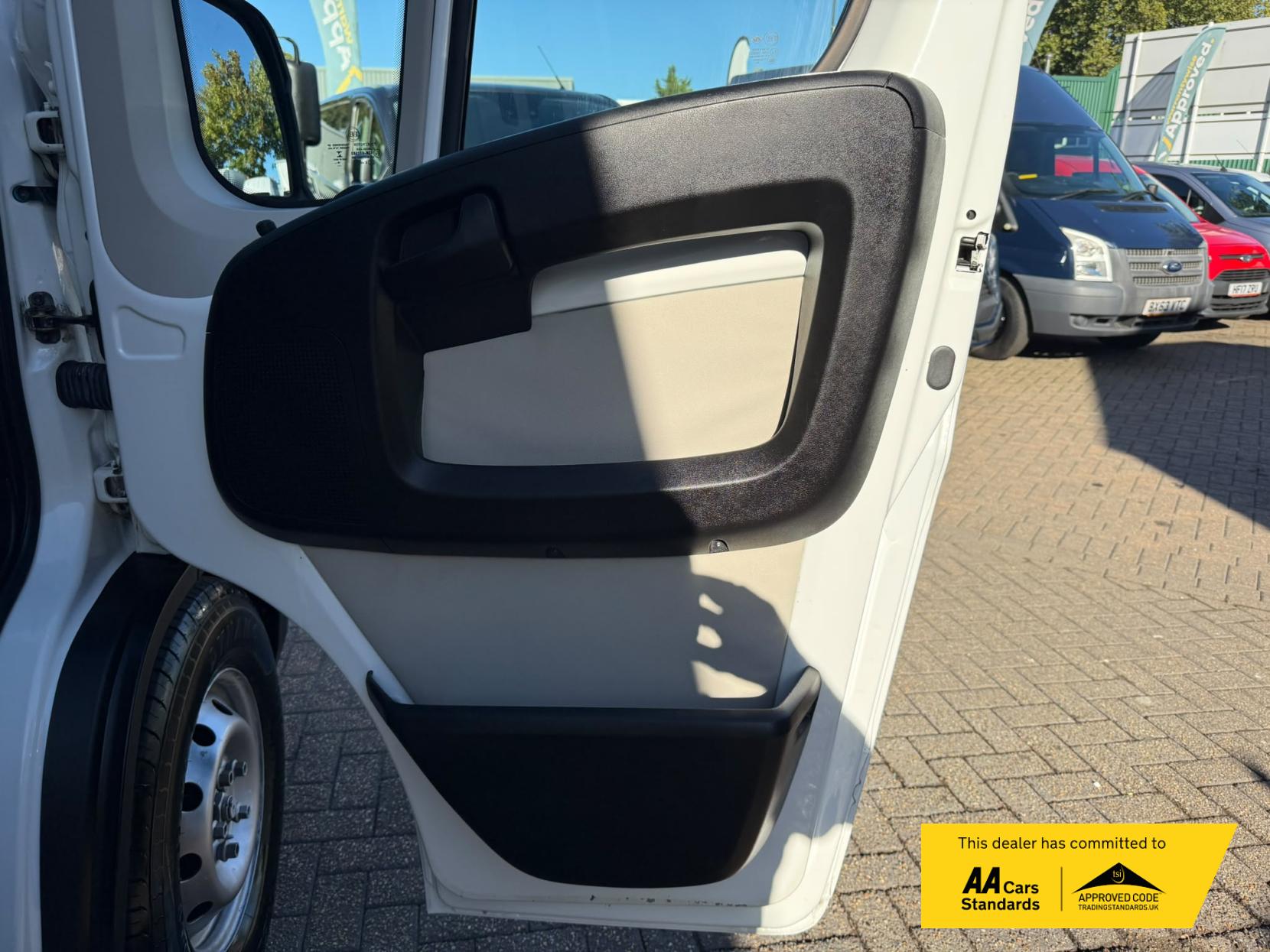2019 Peugeot Boxer 2.0 BlueHDi 335 Built for Business Low Floor Luton 4dr Diesel Manual L3 Euro 6 (160 ps) - Thumbnail 89
