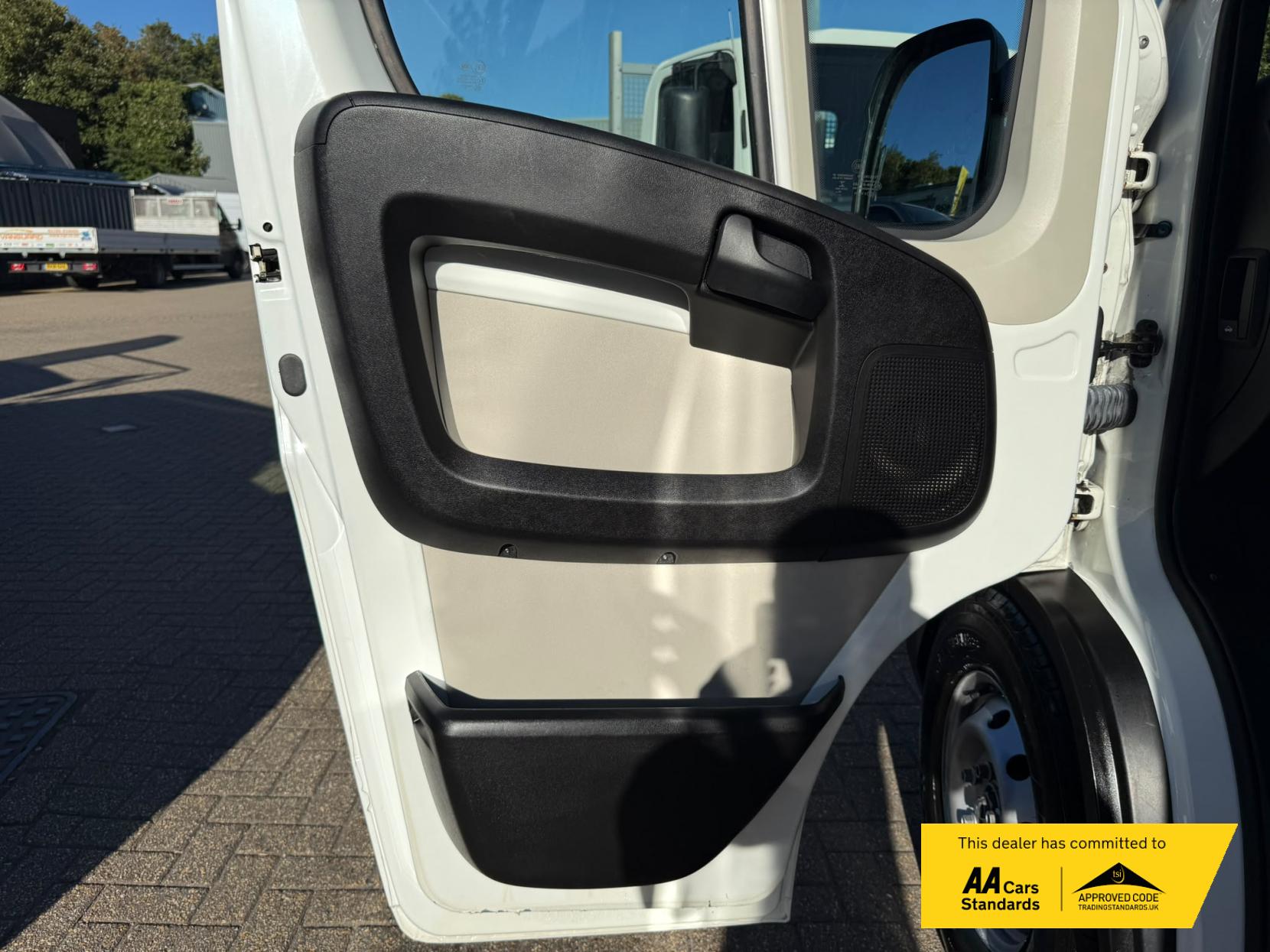 2019 Peugeot Boxer 2.0 BlueHDi 335 Built for Business Low Floor Luton 4dr Diesel Manual L3 Euro 6 (160 ps) - Thumbnail 61