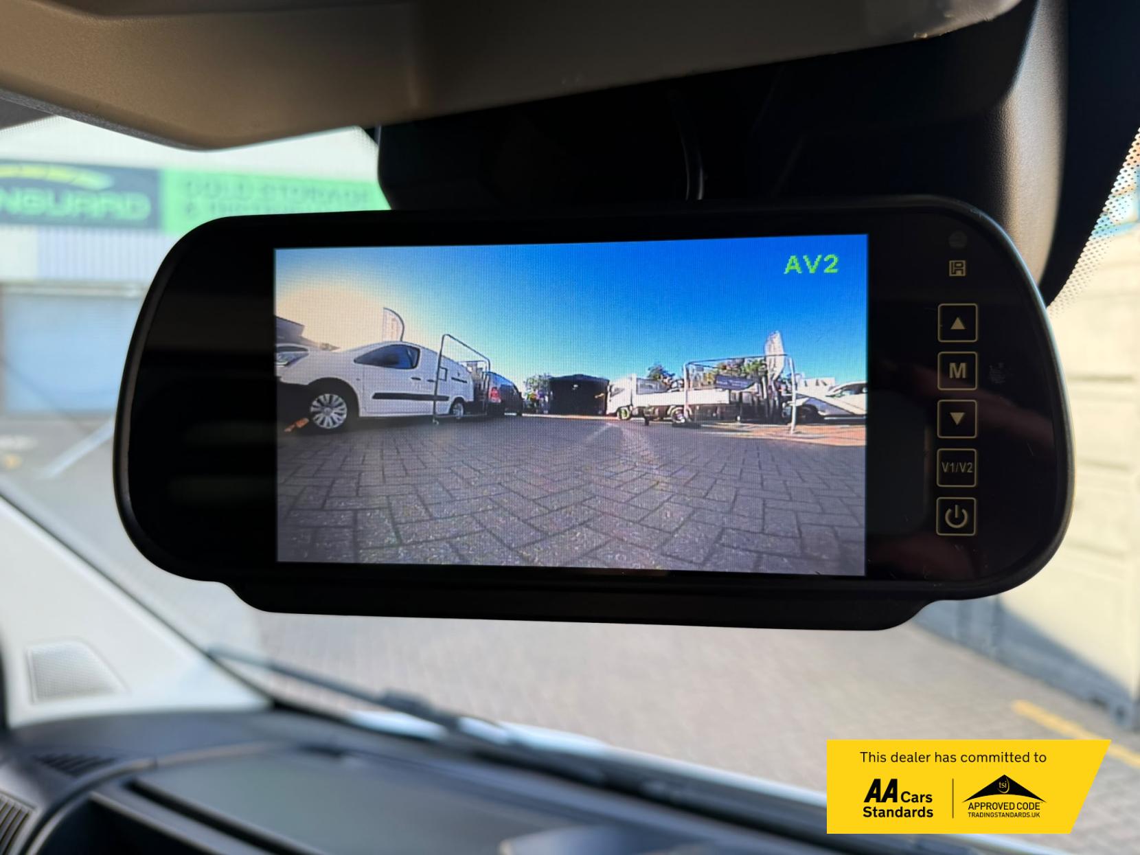 2019 Peugeot Boxer 2.0 BlueHDi 335 Built for Business Low Floor Luton 4dr Diesel Manual L3 Euro 6 (160 ps) - Thumbnail 65