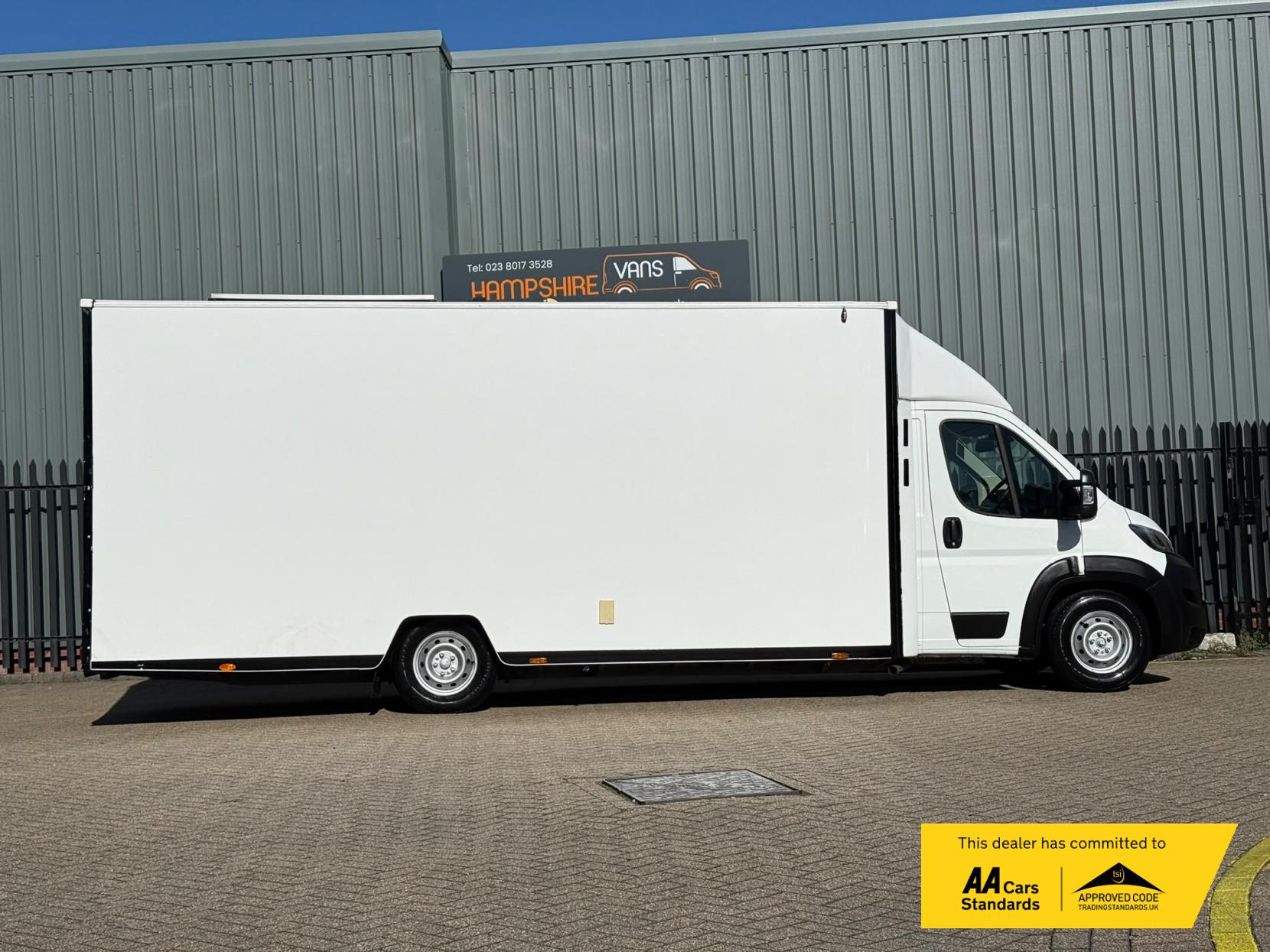 2019 Peugeot Boxer 2.0 BlueHDi 335 Built for Business Low Floor Luton 4dr Diesel Manual L3 Euro 6 (160 ps) - Thumbnail 8