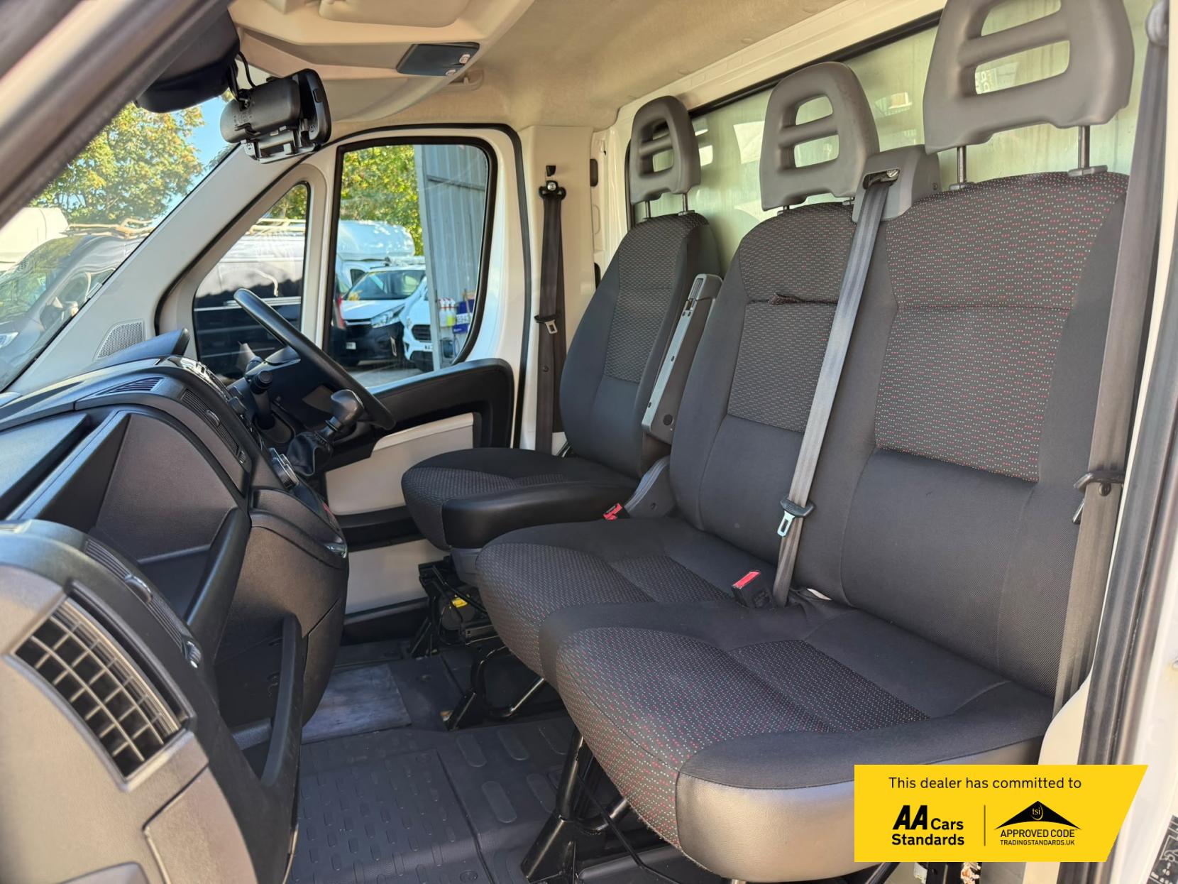 2019 Peugeot Boxer 2.0 BlueHDi 335 Built for Business Low Floor Luton 4dr Diesel Manual L3 Euro 6 (160 ps) - Thumbnail 60