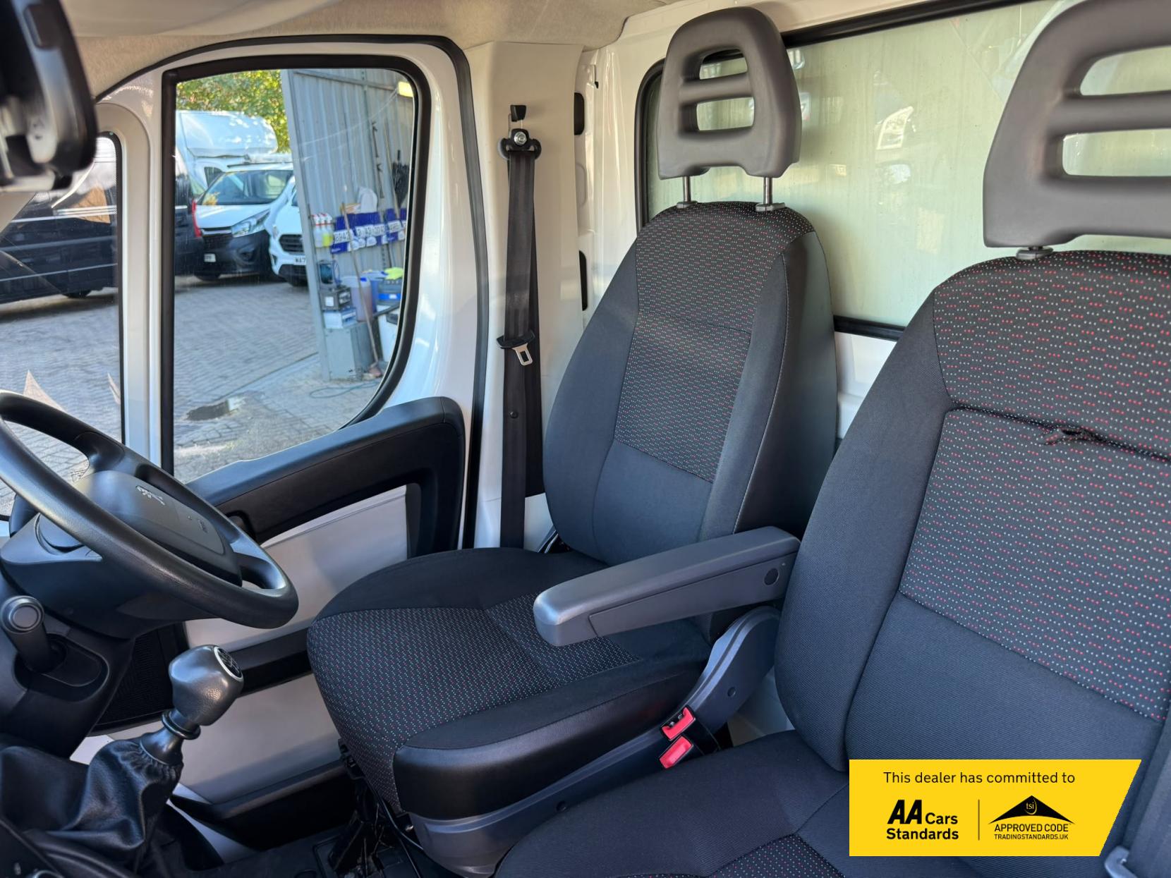 2019 Peugeot Boxer 2.0 BlueHDi 335 Built for Business Low Floor Luton 4dr Diesel Manual L3 Euro 6 (160 ps) - Thumbnail 56