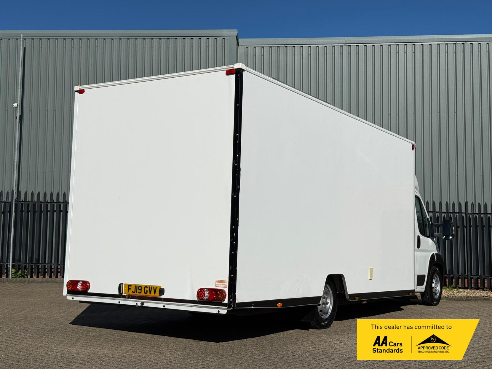 2019 Peugeot Boxer 2.0 BlueHDi 335 Built for Business Low Floor Luton 4dr Diesel Manual L3 Euro 6 (160 ps) - Thumbnail 6