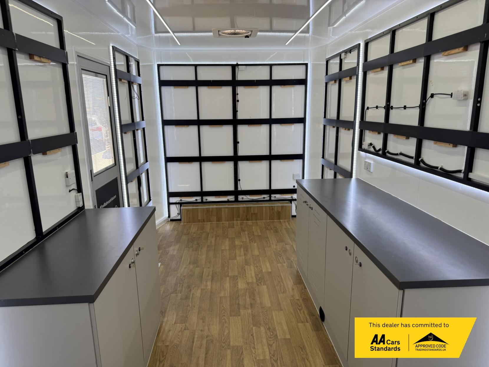 2019 Peugeot Boxer 2.0 BlueHDi 335 Built for Business Low Floor Luton 4dr Diesel Manual L3 Euro 6 (160 ps) - Thumbnail 11