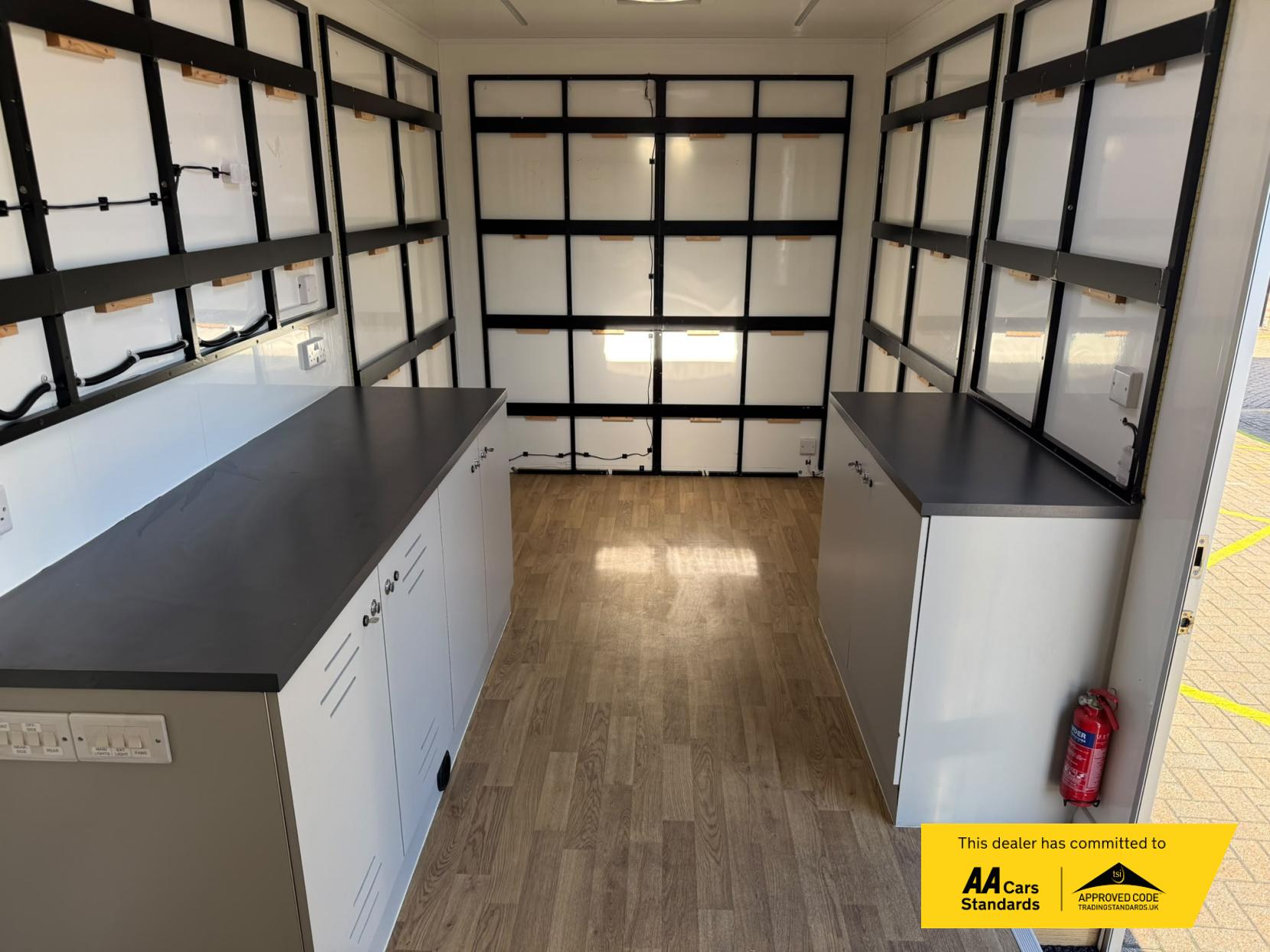 2019 Peugeot Boxer 2.0 BlueHDi 335 Built for Business Low Floor Luton 4dr Diesel Manual L3 Euro 6 (160 ps) - Thumbnail 9