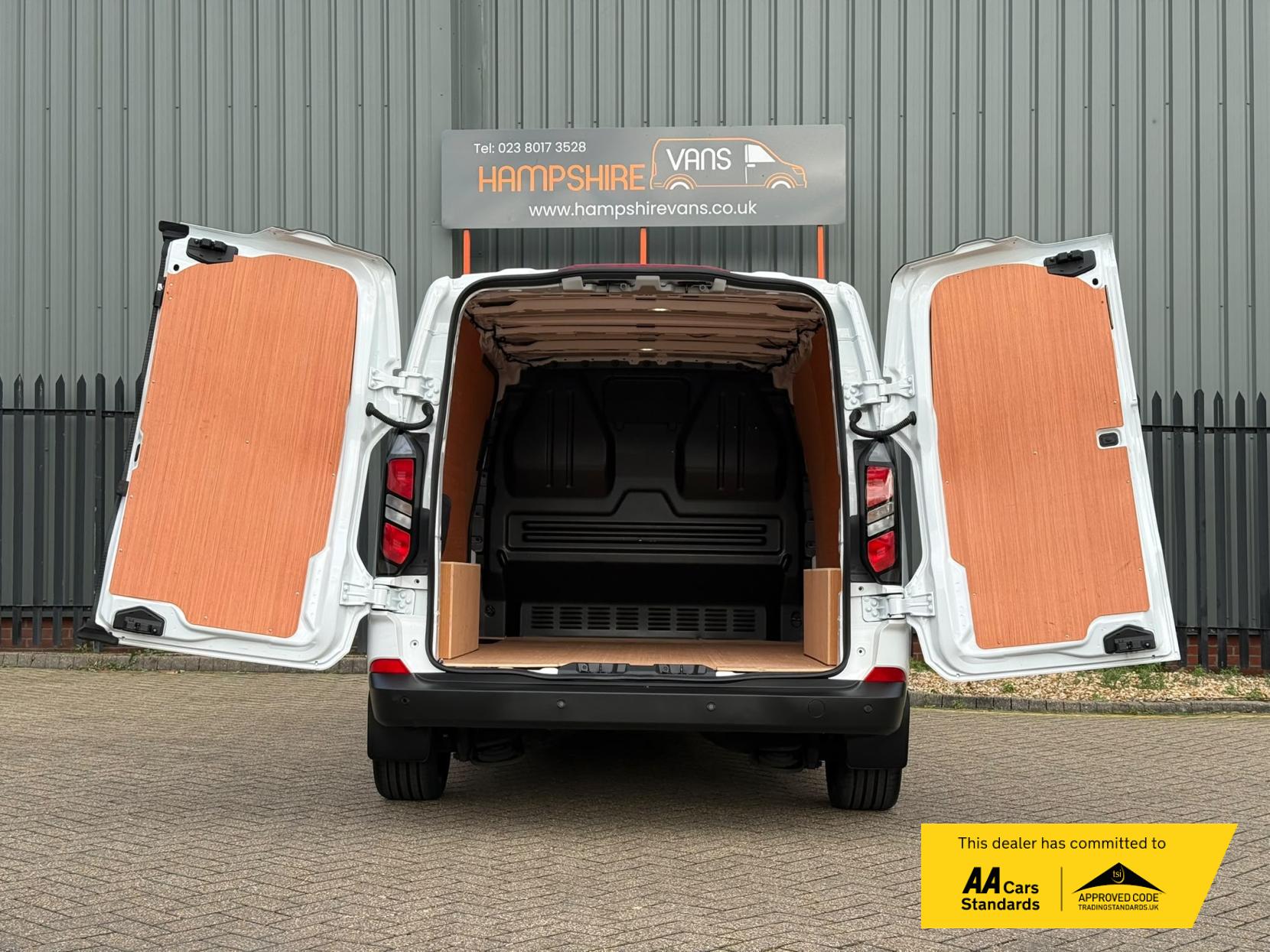 2024 Ford Transit Custom 2.0 300 EcoBlue Trend Panel Van 5dr Diesel Manual L2 H1 Euro 6 (s/s) (110 ps) - Thumbnail 43