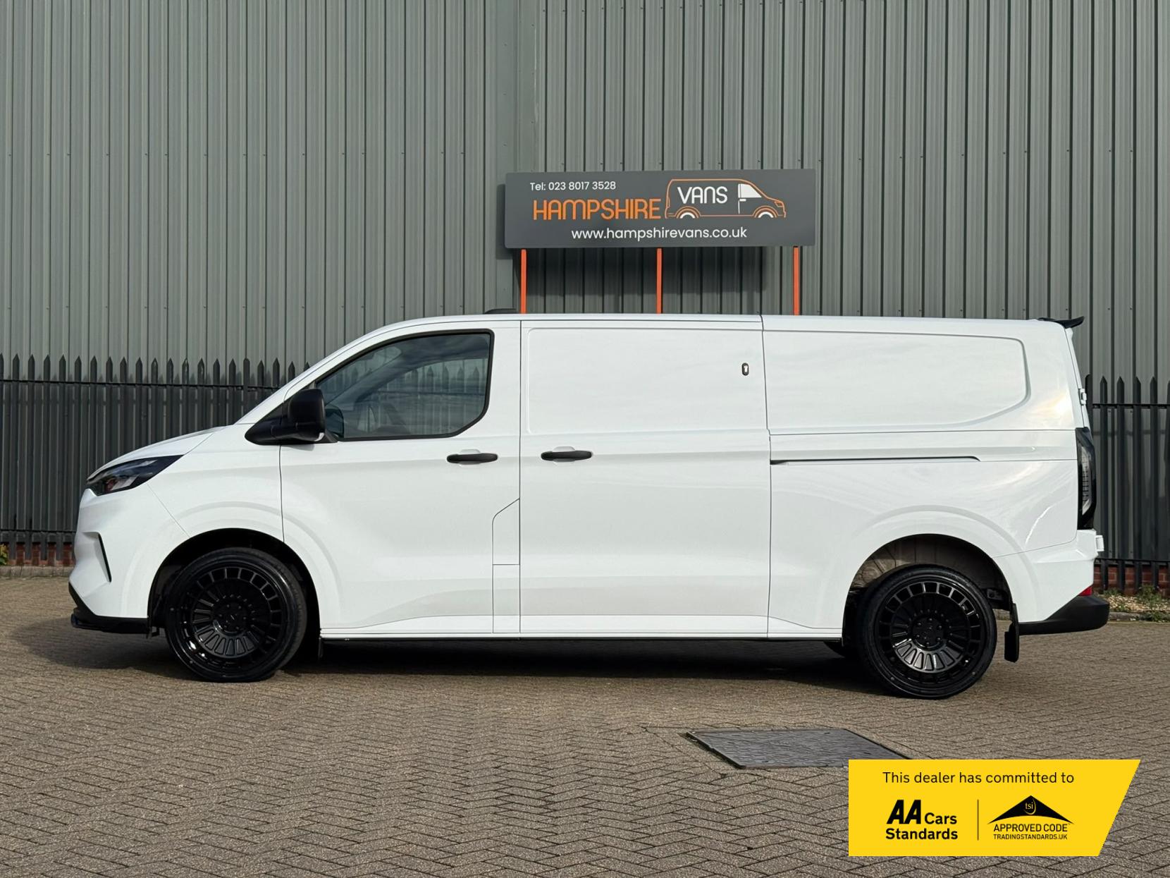 2024 Ford Transit Custom 2.0 300 EcoBlue Trend Panel Van 5dr Diesel Manual L2 H1 Euro 6 (s/s) (110 ps) - Thumbnail 5