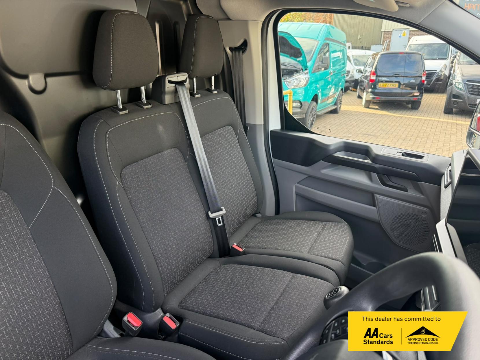 2024 Ford Transit Custom 2.0 300 EcoBlue Trend Panel Van 5dr Diesel Manual L2 H1 Euro 6 (s/s) (110 ps) - Thumbnail 37