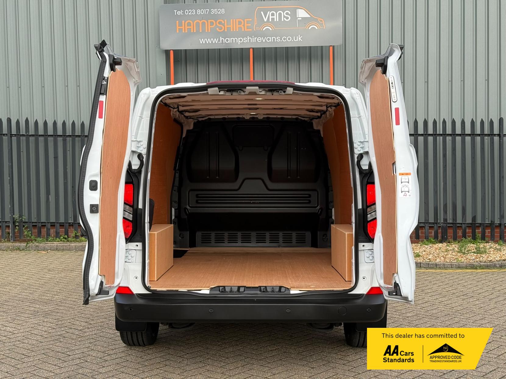 2024 Ford Transit Custom 2.0 300 EcoBlue Trend Panel Van 5dr Diesel Manual L2 H1 Euro 6 (s/s) (110 ps) - Thumbnail 42
