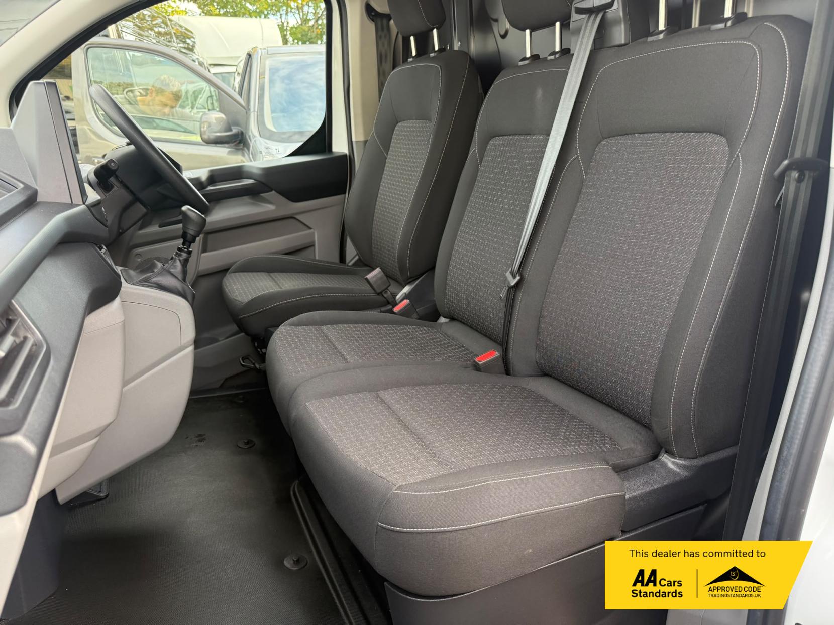 2024 Ford Transit Custom 2.0 300 EcoBlue Trend Panel Van 5dr Diesel Manual L2 H1 Euro 6 (s/s) (110 ps) - Thumbnail 38