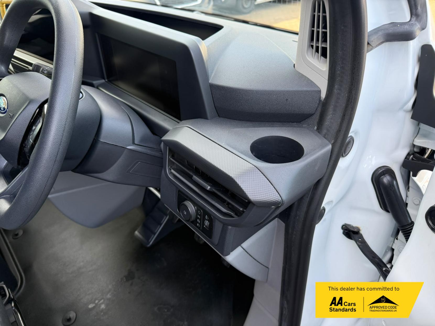 2024 Ford Transit Custom 2.0 300 EcoBlue Trend Panel Van 5dr Diesel Manual L2 H1 Euro 6 (s/s) (110 ps) - Thumbnail 24