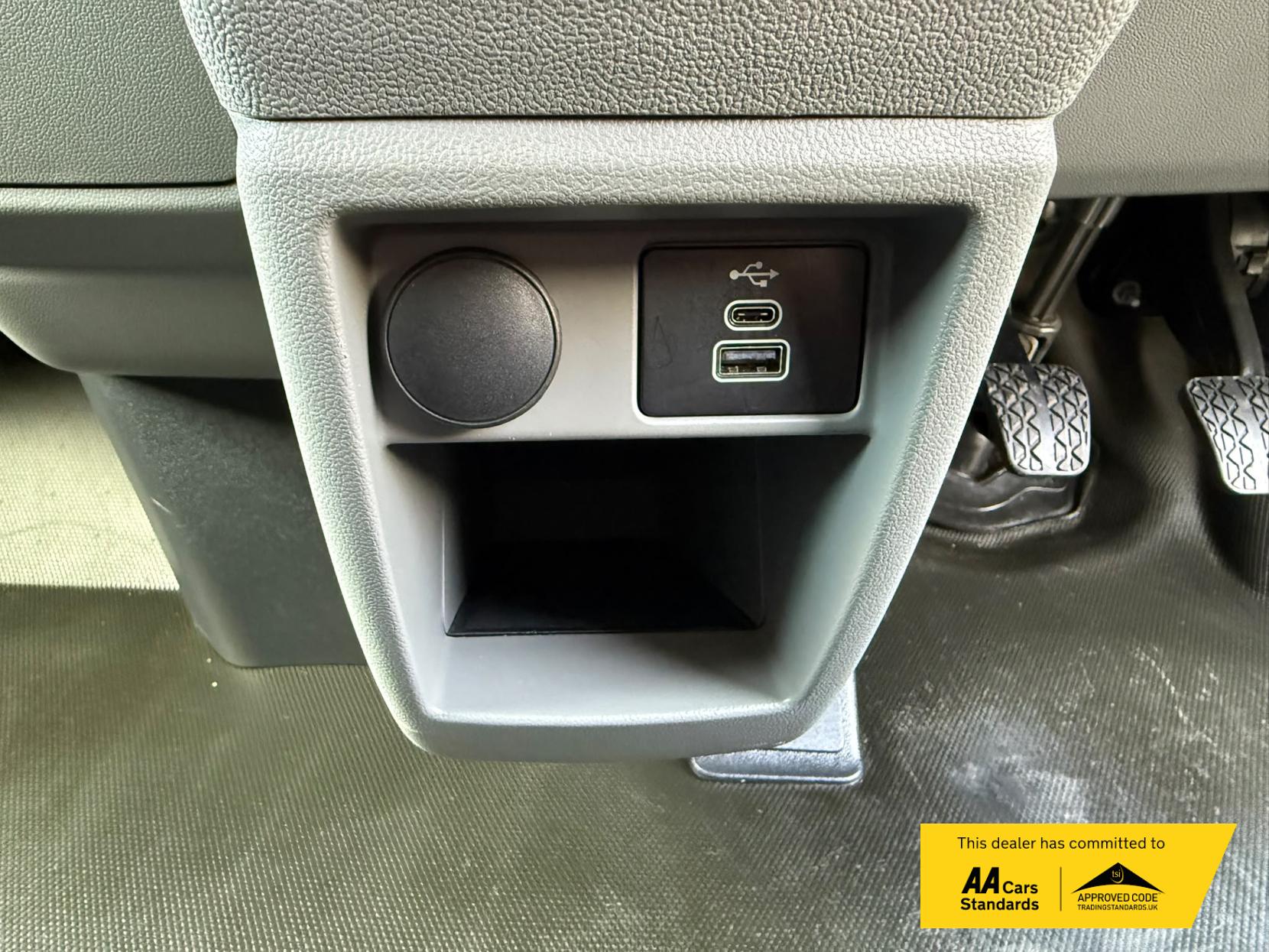 2024 Ford Transit Custom 2.0 300 EcoBlue Trend Panel Van 5dr Diesel Manual L2 H1 Euro 6 (s/s) (110 ps) - Thumbnail 26