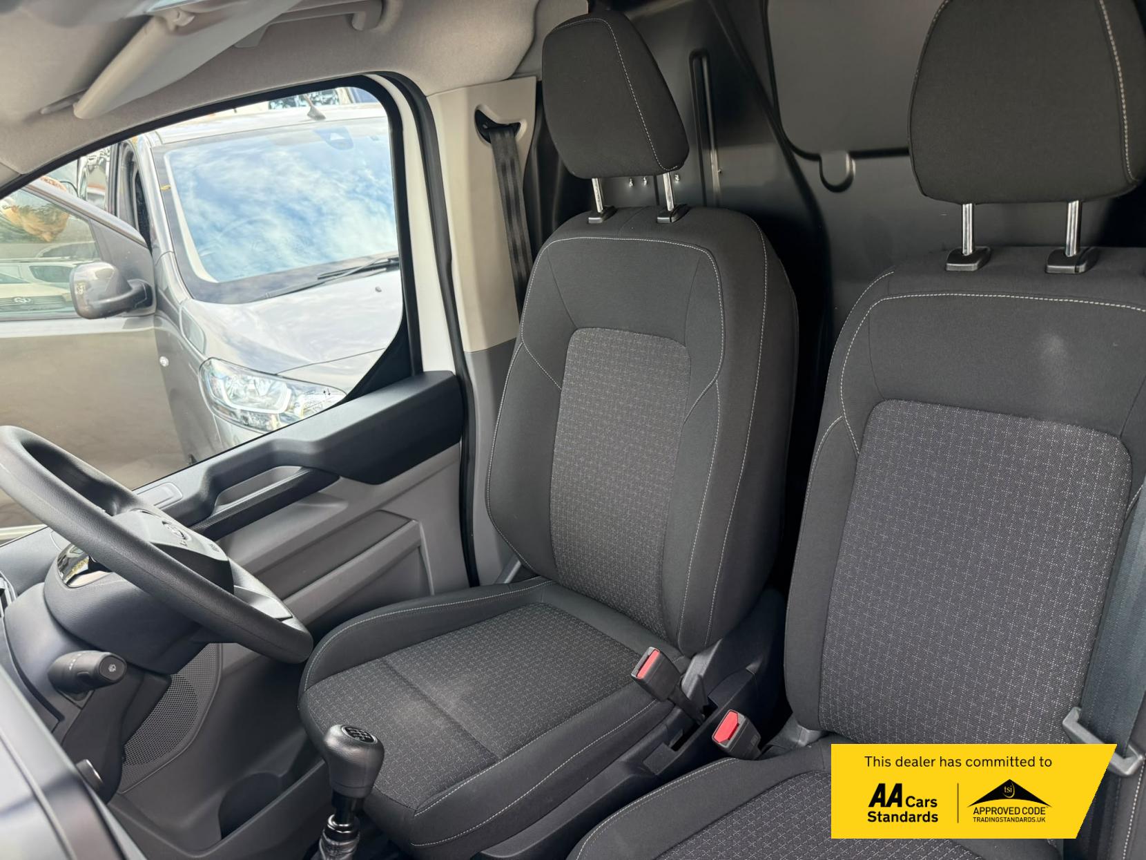 2024 Ford Transit Custom 2.0 300 EcoBlue Trend Panel Van 5dr Diesel Manual L2 H1 Euro 6 (s/s) (110 ps) - Thumbnail 39