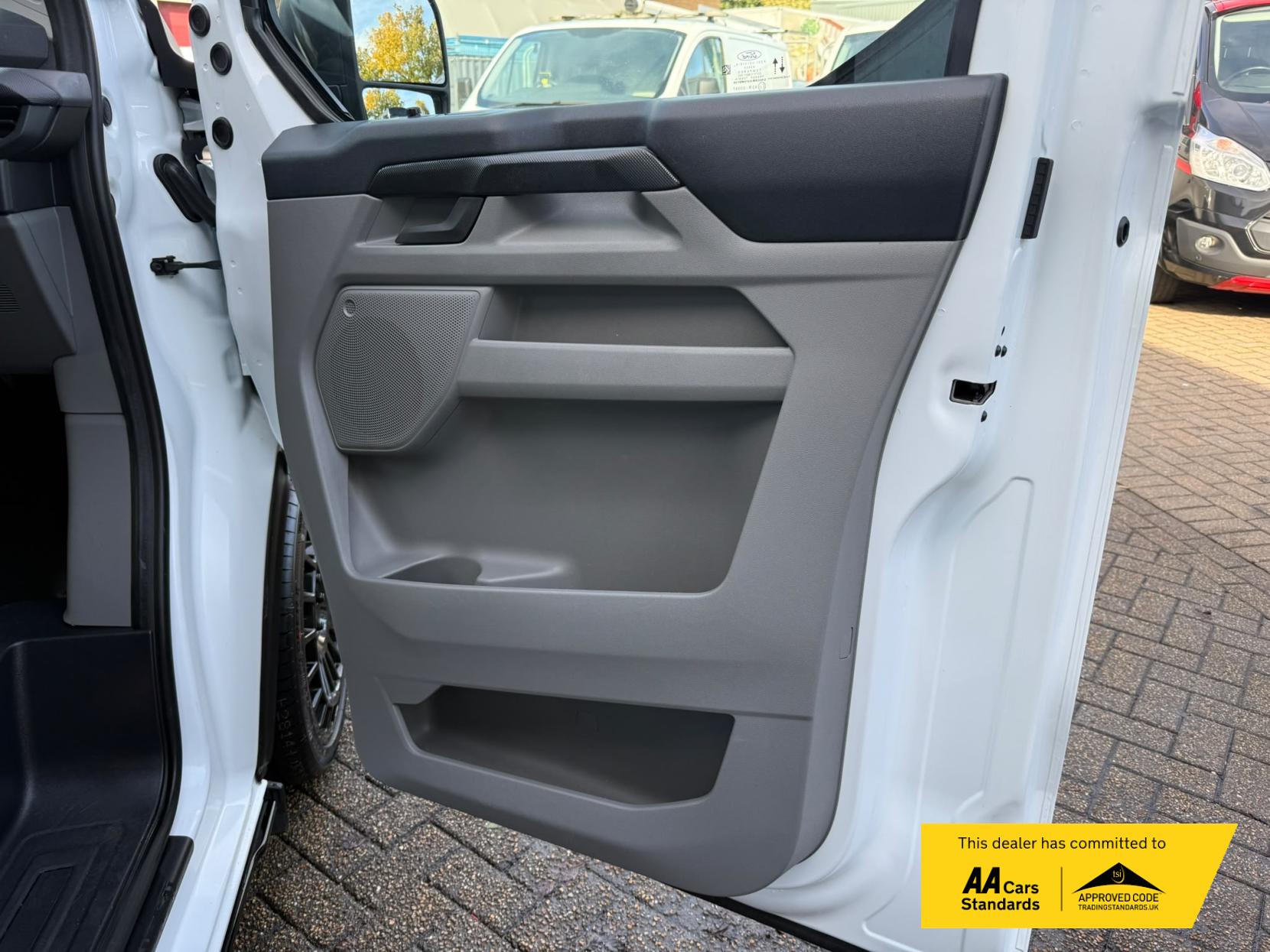 2024 Ford Transit Custom 2.0 300 EcoBlue Trend Panel Van 5dr Diesel Manual L2 H1 Euro 6 (s/s) (110 ps) - Thumbnail 41