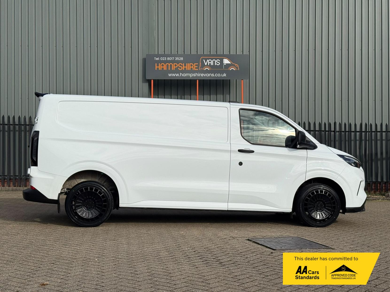 2024 Ford Transit Custom 2.0 300 EcoBlue Trend Panel Van 5dr Diesel Manual L2 H1 Euro 6 (s/s) (110 ps) - Thumbnail 6