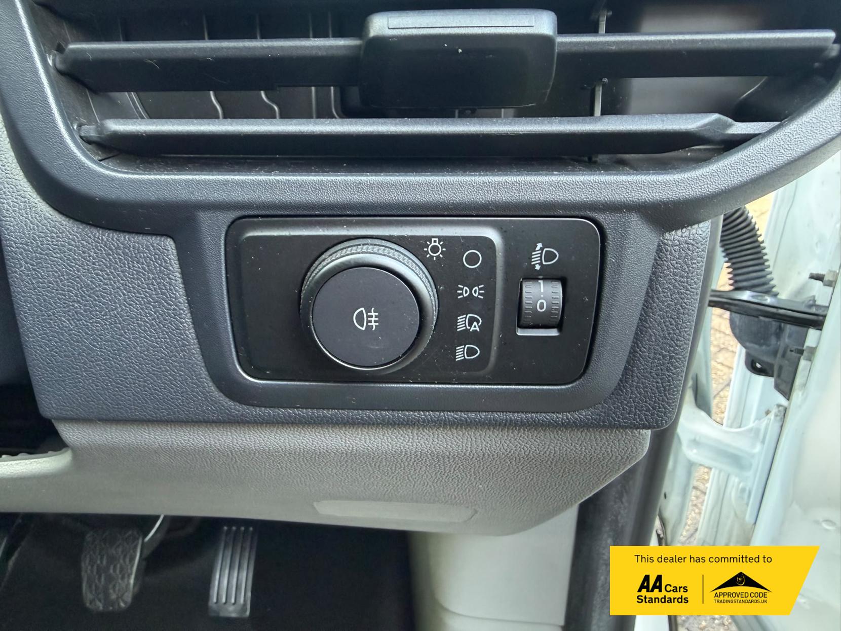 2024 Ford Transit Custom 2.0 300 EcoBlue Trend Panel Van 5dr Diesel Manual L2 H1 Euro 6 (s/s) (110 ps) - Thumbnail 22