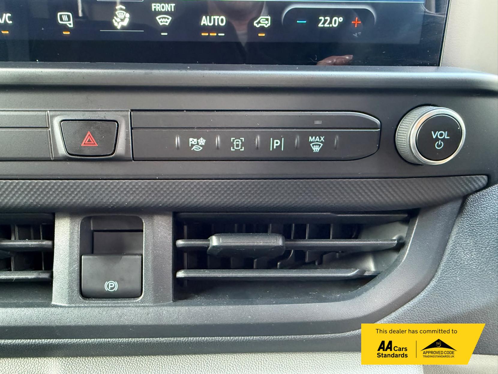 2024 Ford Transit Custom 2.0 300 EcoBlue Trend Panel Van 5dr Diesel Manual L2 H1 Euro 6 (s/s) (110 ps) - Thumbnail 25