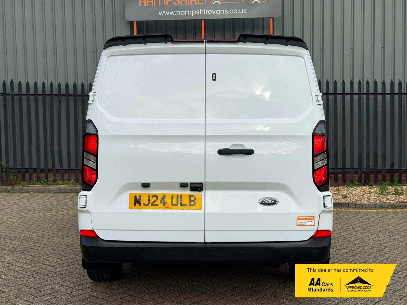 2024 Ford Transit Custom 2.0 300 EcoBlue Trend Panel Van 5dr Diesel Manual L2 H1 Euro 6 (s/s) (110 ps) - Thumbnail 8