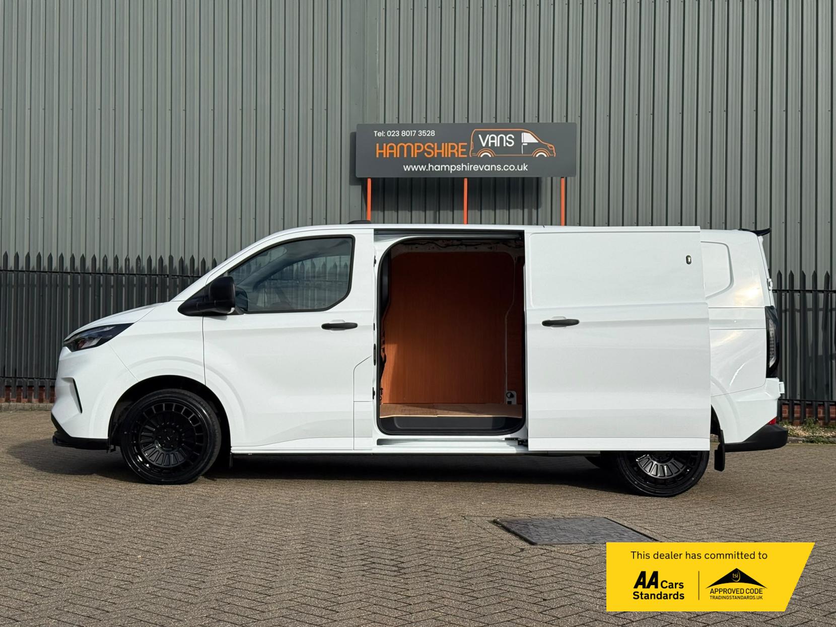 2024 Ford Transit Custom 2.0 300 EcoBlue Trend Panel Van 5dr Diesel Manual L2 H1 Euro 6 (s/s) (110 ps) - Thumbnail 4