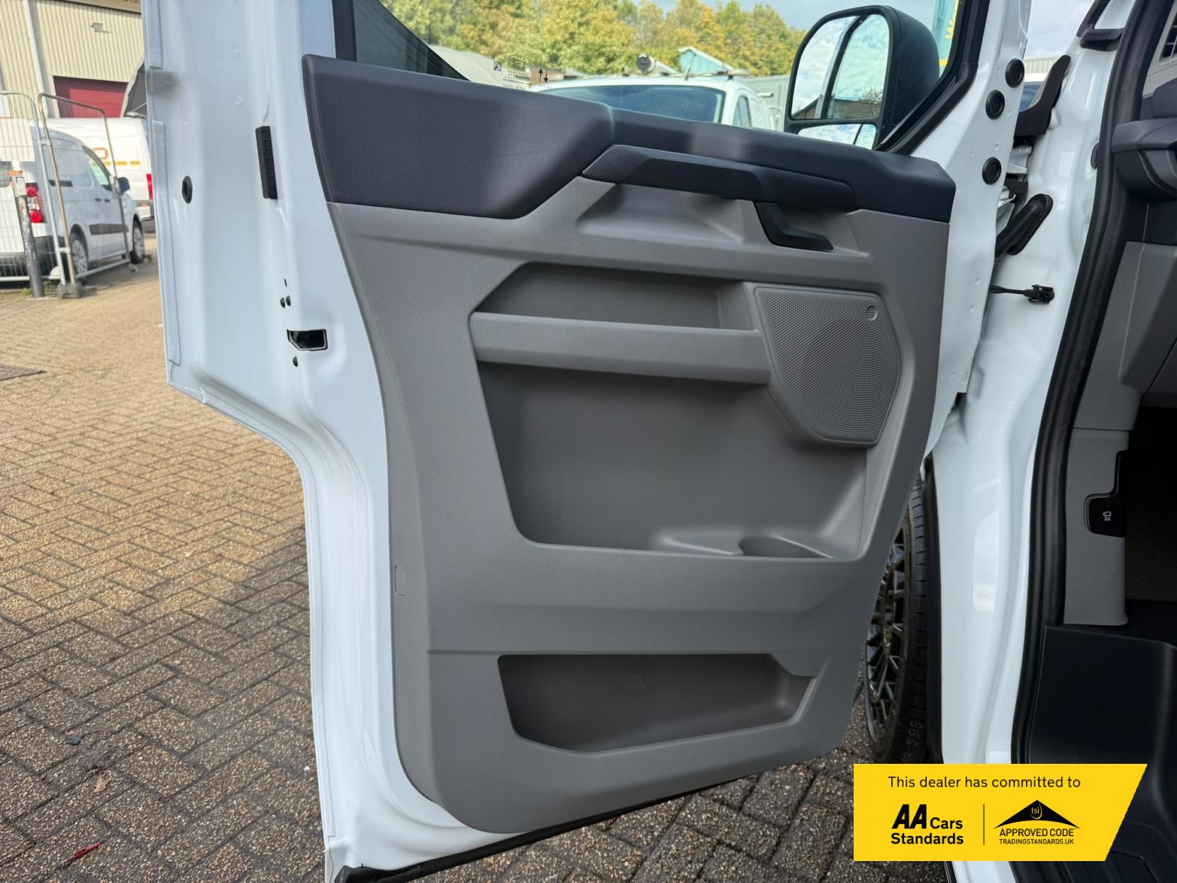 2024 Ford Transit Custom 2.0 300 EcoBlue Trend Panel Van 5dr Diesel Manual L2 H1 Euro 6 (s/s) (110 ps) - Thumbnail 40