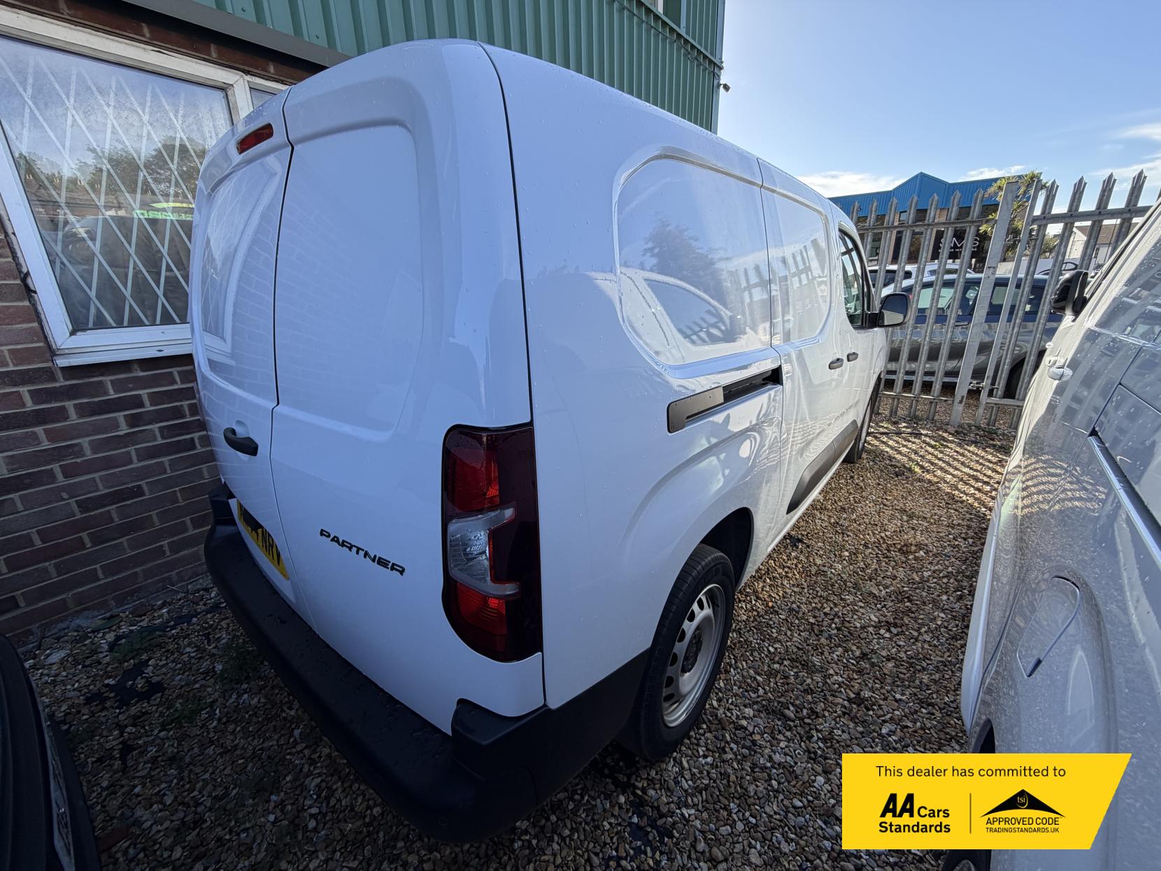 2024 Peugeot Partner 1.5 BlueHDi 950 Professional Long Panel Van 6dr Diesel Manual LWB Euro 6 (s/s) (100 ps) - Thumbnail 4