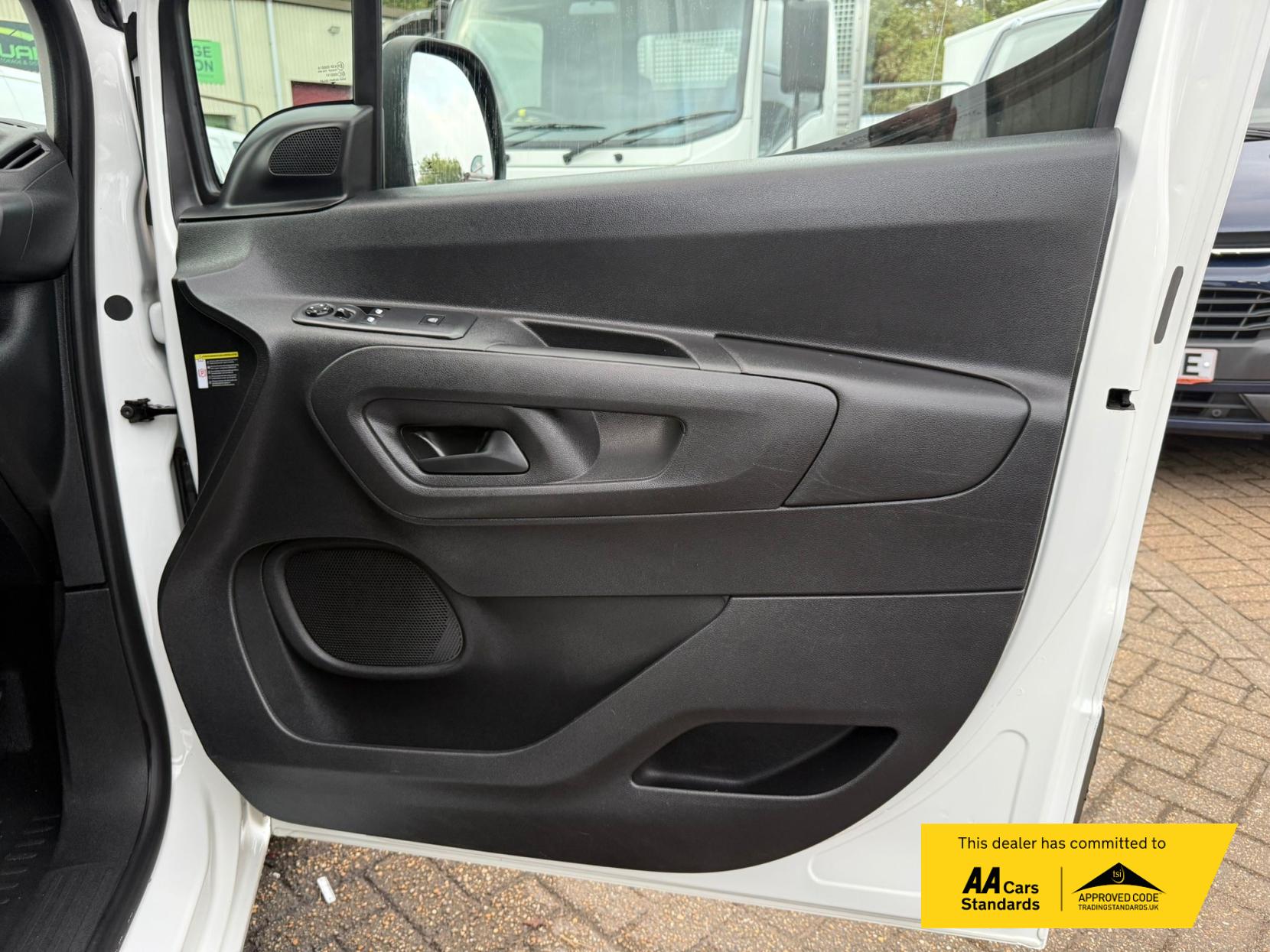 2022 Peugeot Partner 1.5 BlueHDi 850 Professional Long Crew Van Double Cab 6dr Diesel Manual LWB Euro 6 (100 bhp) - Thumbnail 52