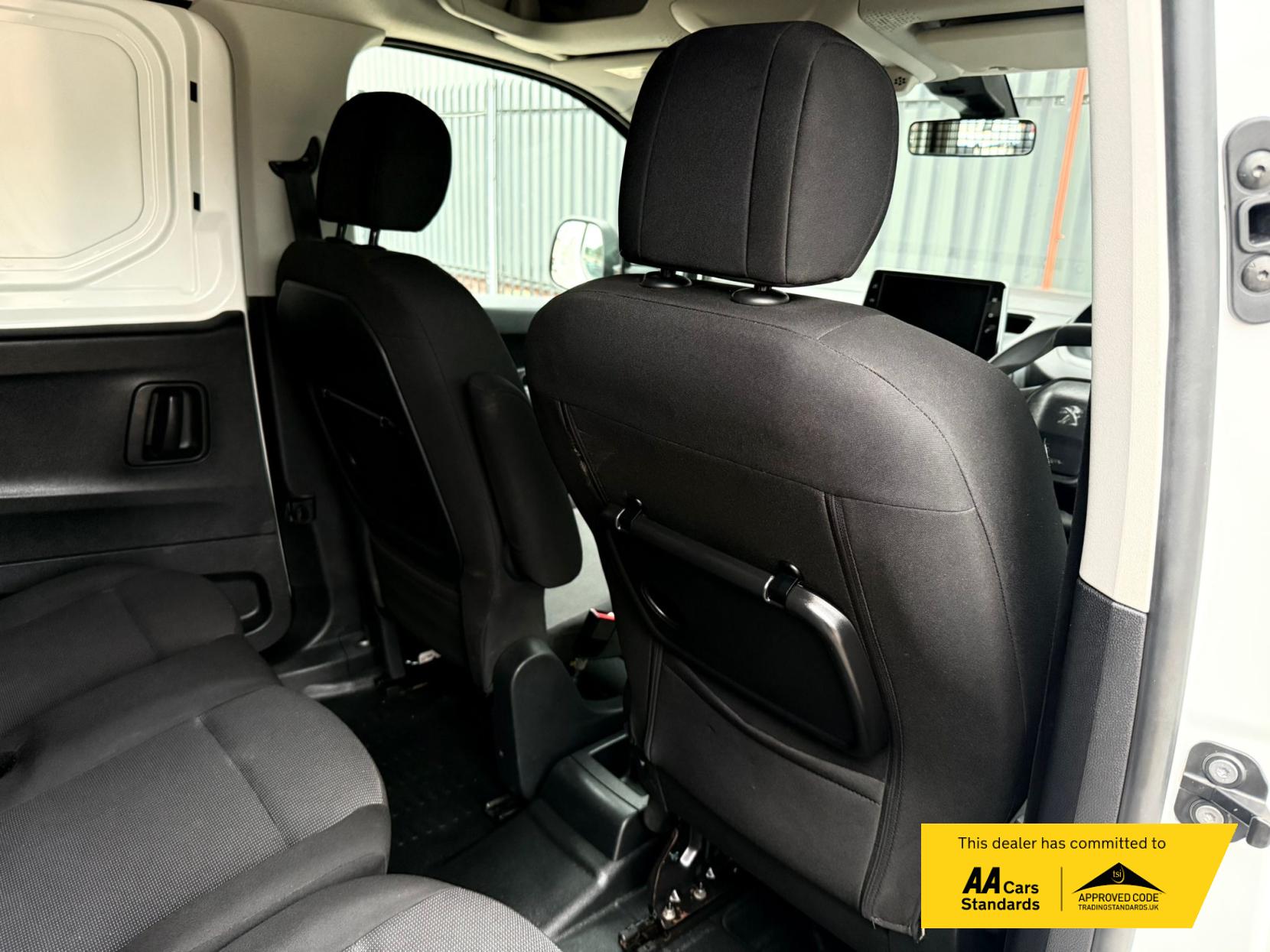 2022 Peugeot Partner 1.5 BlueHDi 850 Professional Long Crew Van Double Cab 6dr Diesel Manual LWB Euro 6 (100 bhp) - Thumbnail 12