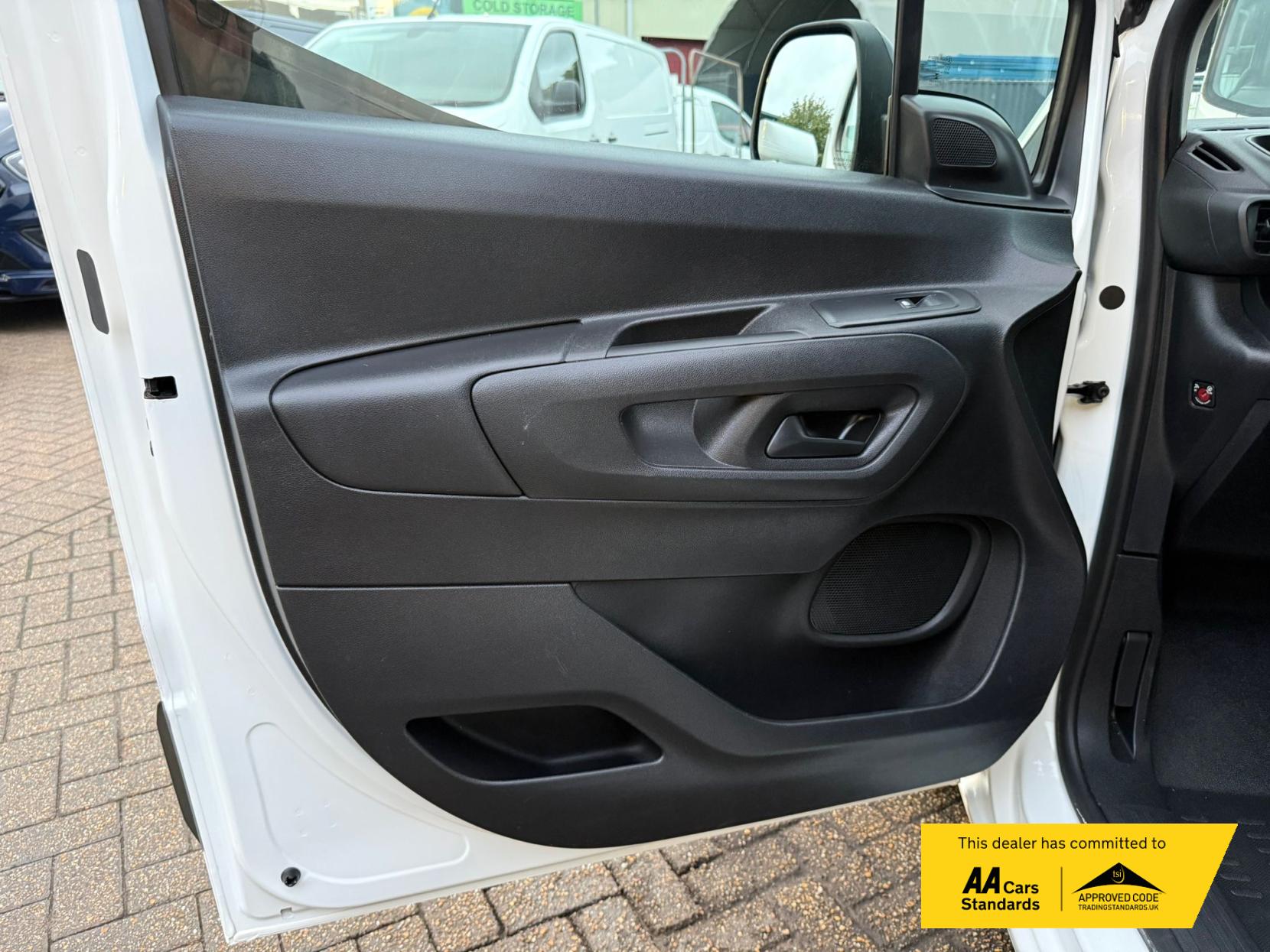 2022 Peugeot Partner 1.5 BlueHDi 850 Professional Long Crew Van Double Cab 6dr Diesel Manual LWB Euro 6 (100 bhp) - Thumbnail 51