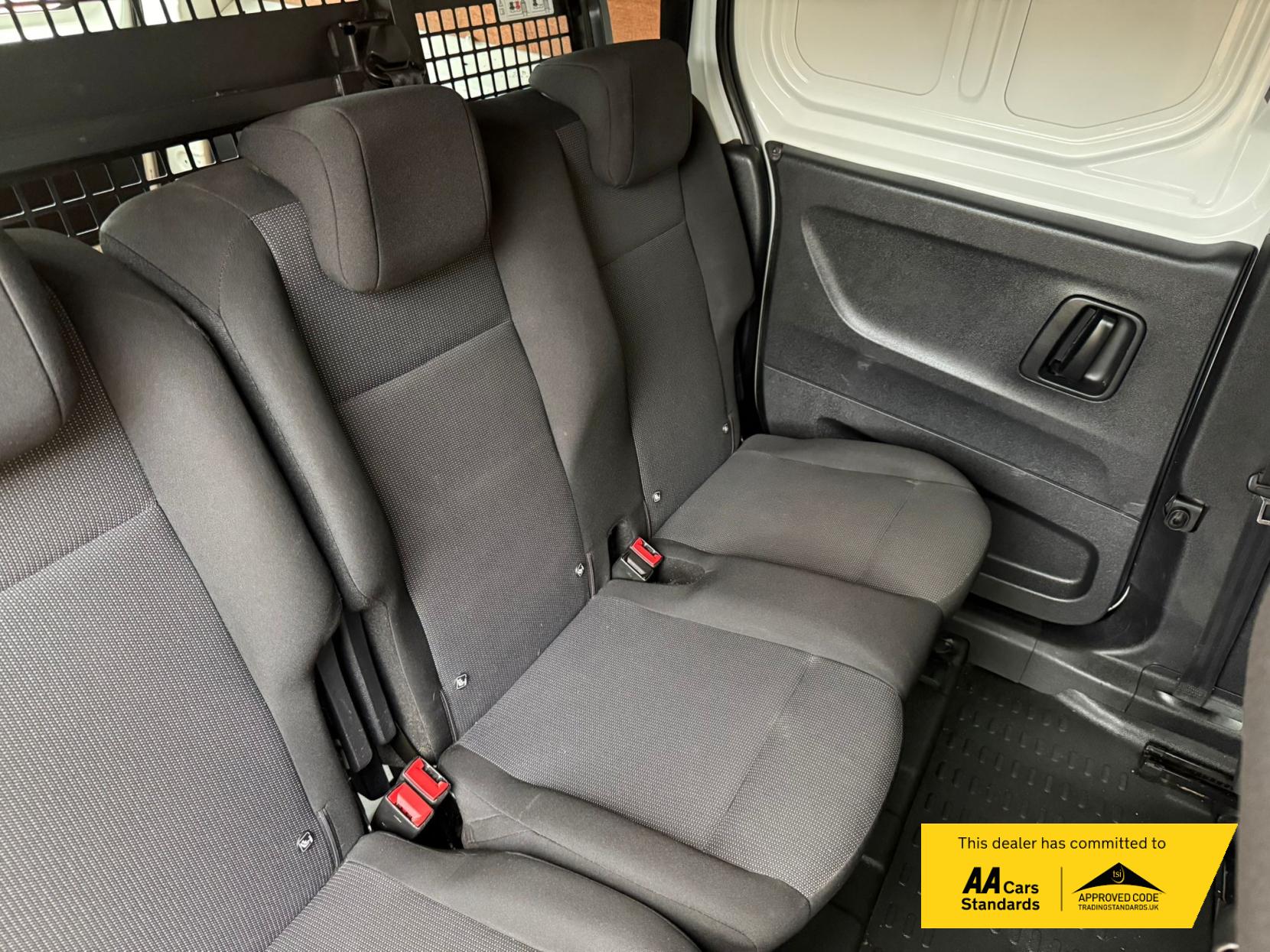 2022 Peugeot Partner 1.5 BlueHDi 850 Professional Long Crew Van Double Cab 6dr Diesel Manual LWB Euro 6 (100 bhp) - Thumbnail 13