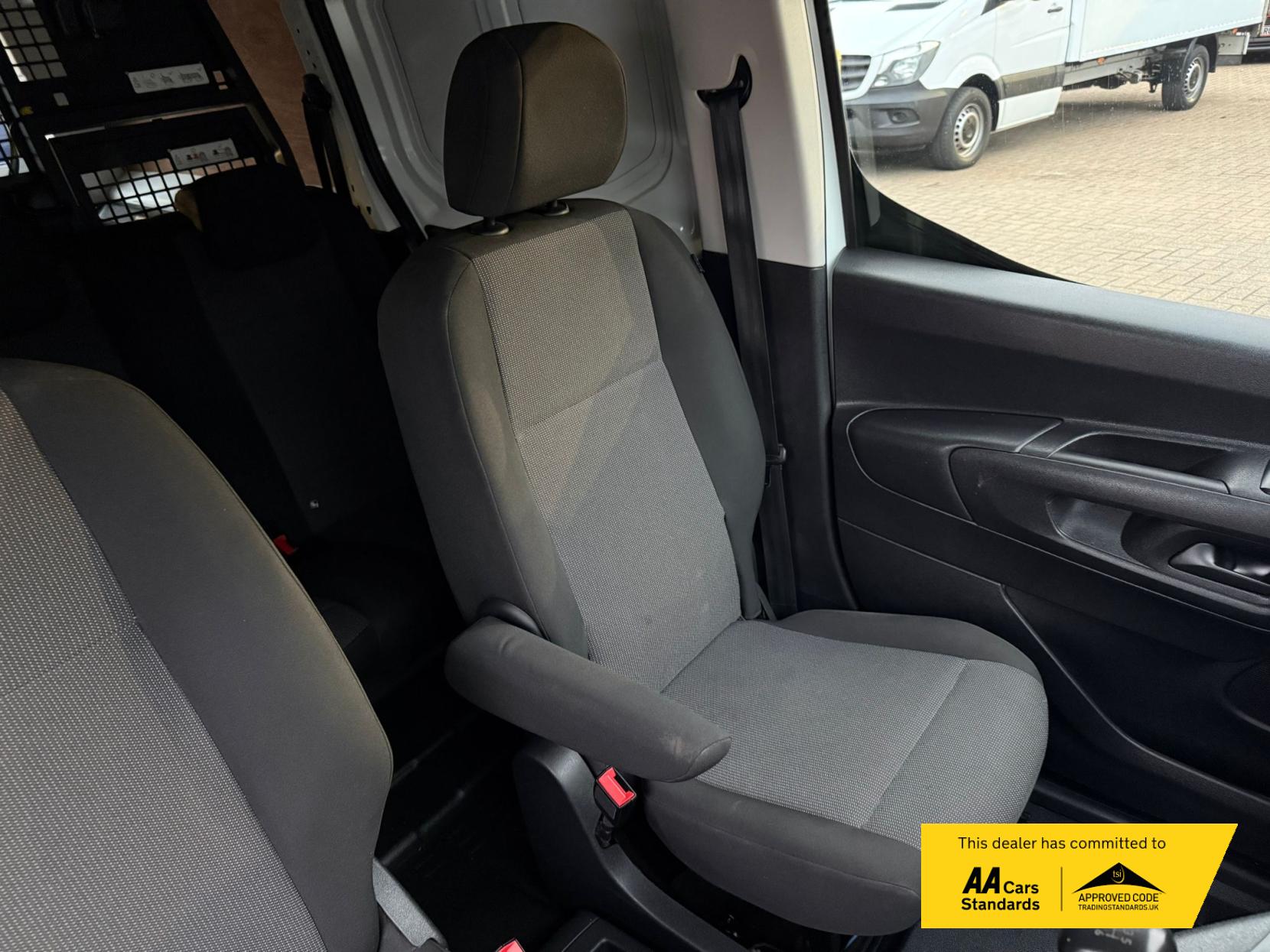 2022 Peugeot Partner 1.5 BlueHDi 850 Professional Long Crew Van Double Cab 6dr Diesel Manual LWB Euro 6 (100 bhp) - Thumbnail 17