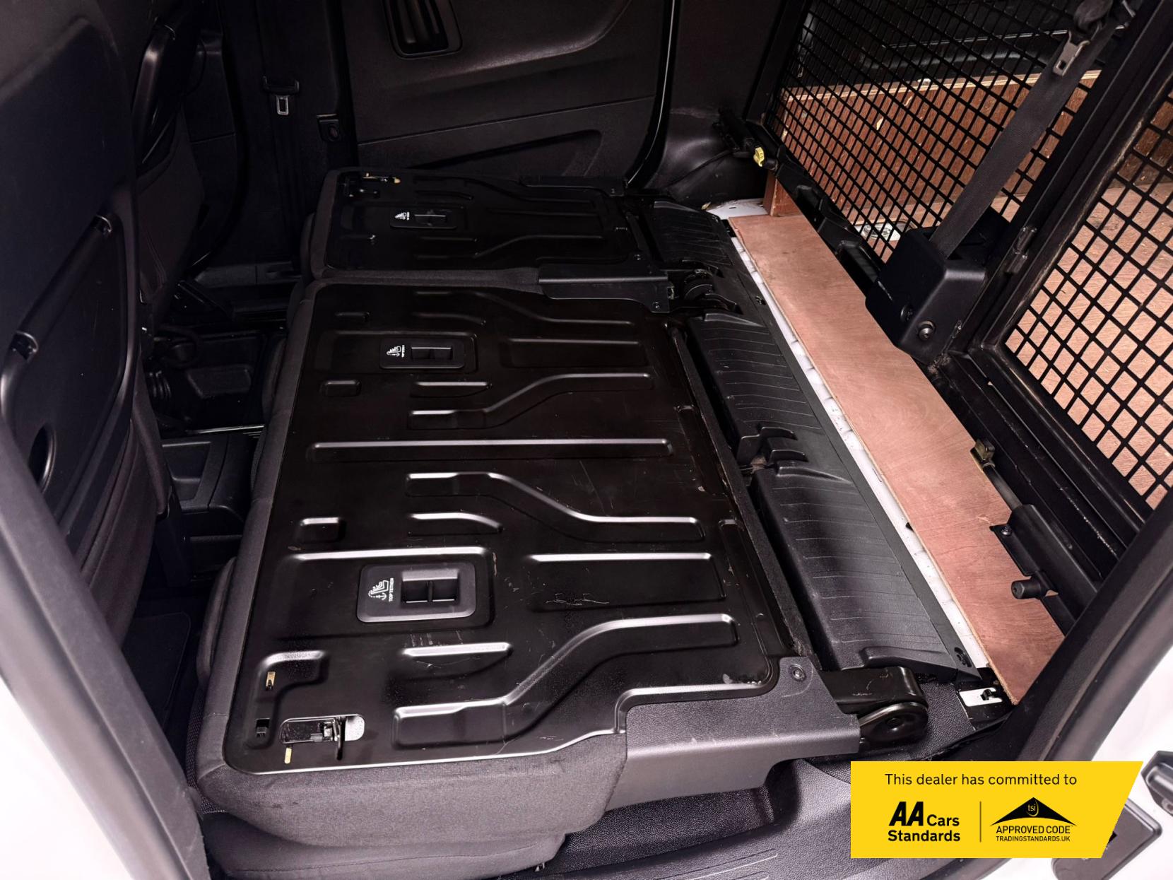 2022 Peugeot Partner 1.5 BlueHDi 850 Professional Long Crew Van Double Cab 6dr Diesel Manual LWB Euro 6 (100 bhp) - Thumbnail 15