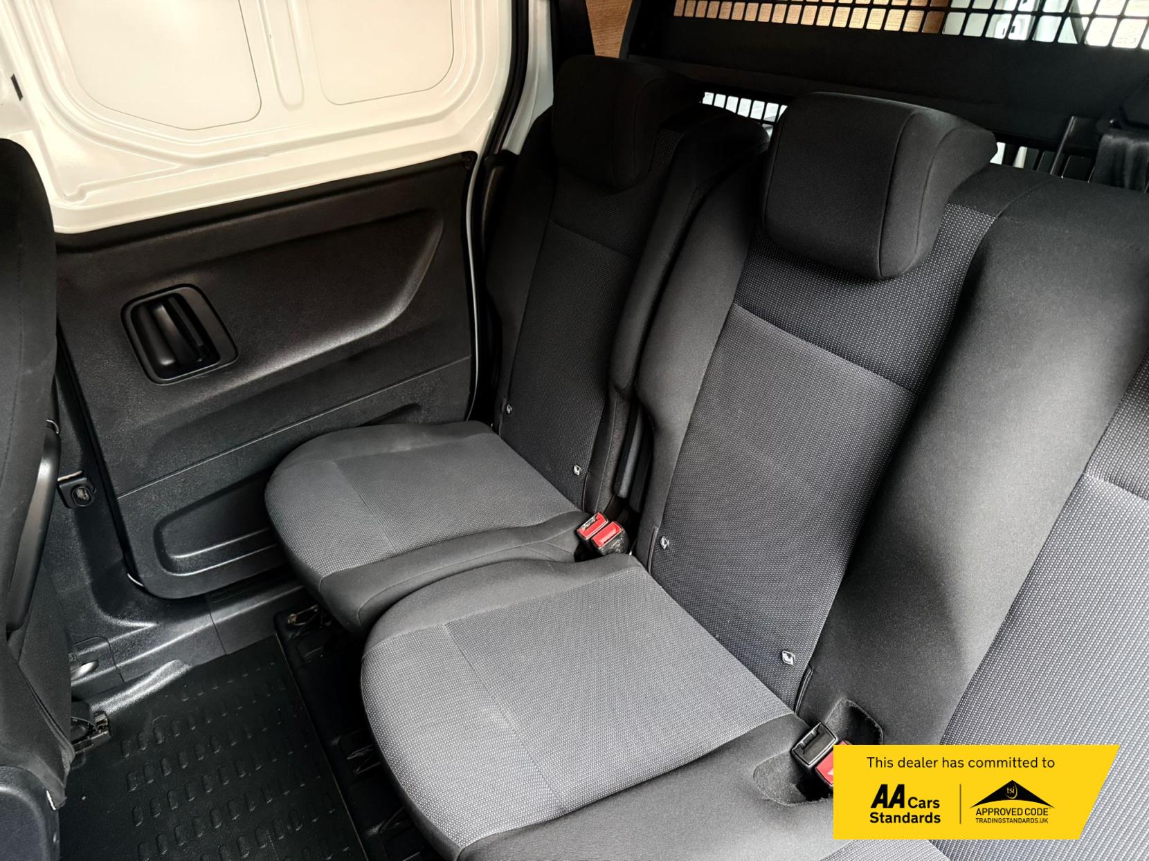 2022 Peugeot Partner 1.5 BlueHDi 850 Professional Long Crew Van Double Cab 6dr Diesel Manual LWB Euro 6 (100 bhp) - Thumbnail 11
