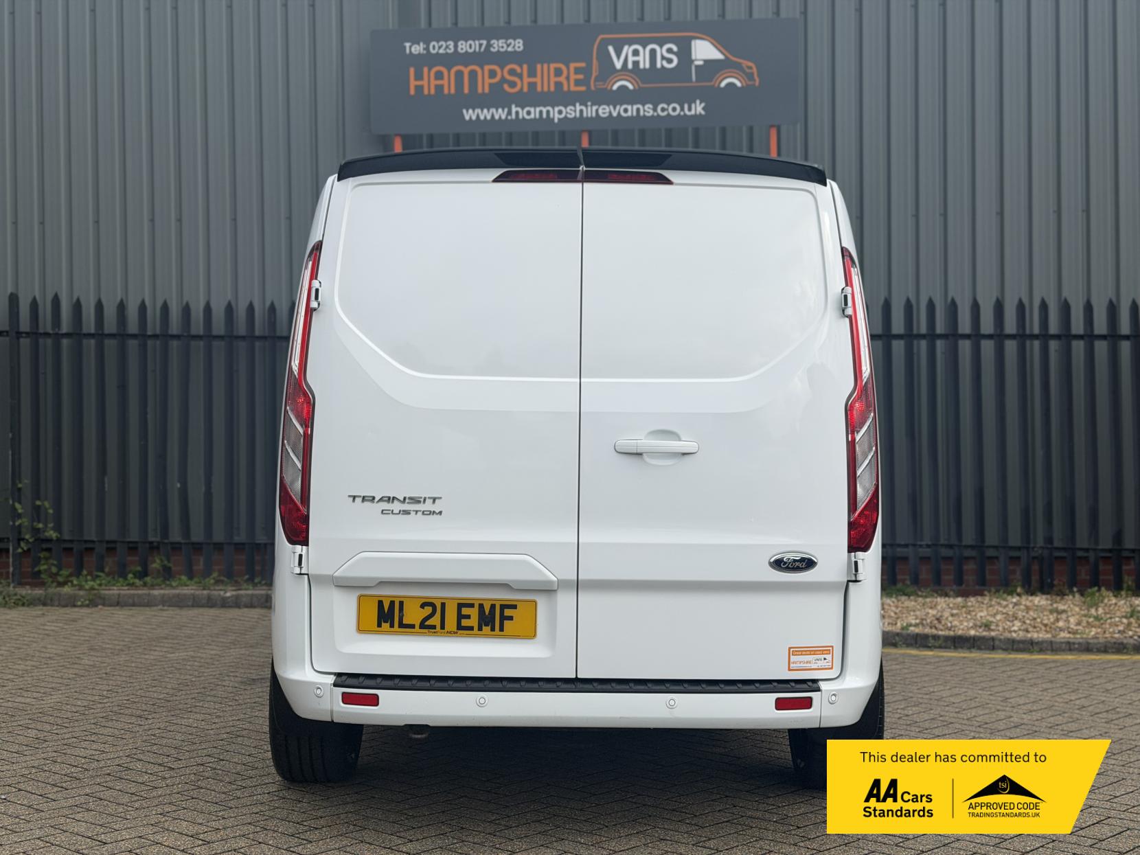2021 Ford Transit Custom 2.0 300 EcoBlue Limited Panel Van 5dr Diesel Manual L2 H1 Euro 6 (s/s) (130 ps) - Thumbnail 9