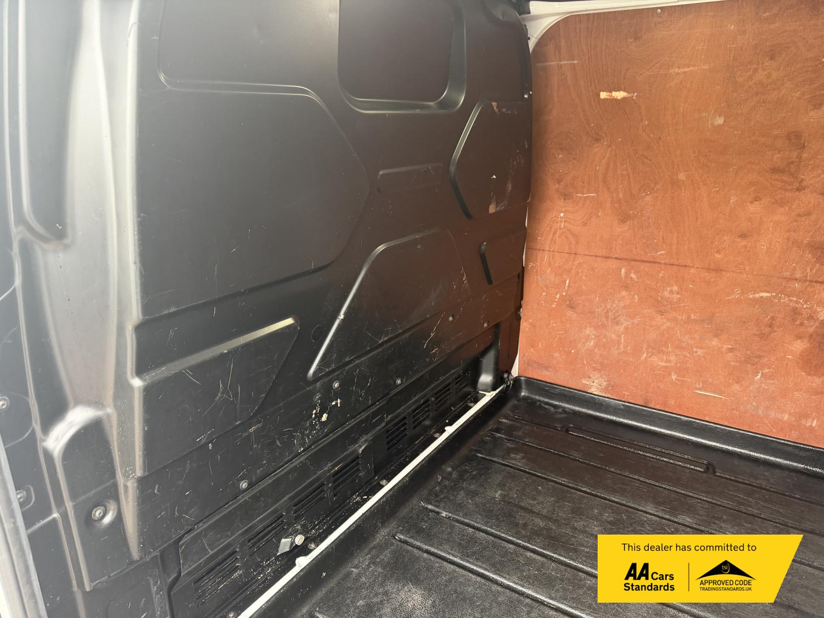 2021 Ford Transit Custom 2.0 300 EcoBlue Limited Panel Van 5dr Diesel Manual L2 H1 Euro 6 (s/s) (130 ps) - Thumbnail 15