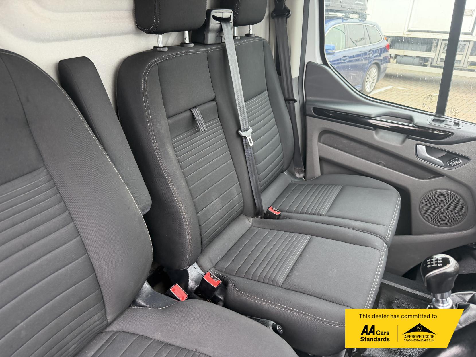 2021 Ford Transit Custom 2.0 300 EcoBlue Limited Panel Van 5dr Diesel Manual L2 H1 Euro 6 (s/s) (130 ps) - Thumbnail 20
