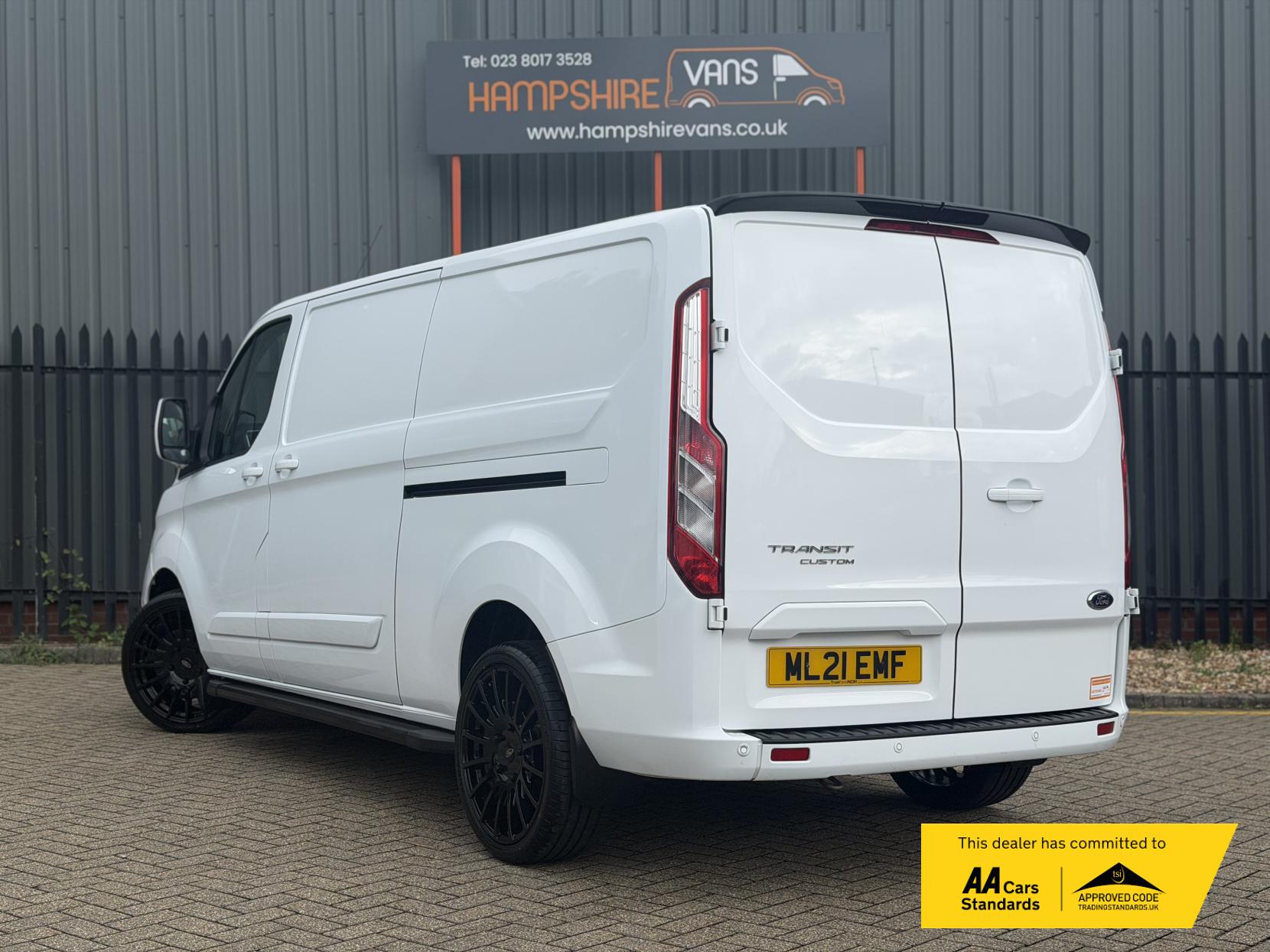 2021 Ford Transit Custom 2.0 300 EcoBlue Limited Panel Van 5dr Diesel Manual L2 H1 Euro 6 (s/s) (130 ps) - Thumbnail 4