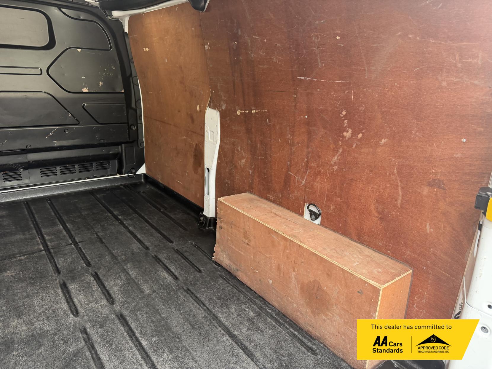 2021 Ford Transit Custom 2.0 300 EcoBlue Limited Panel Van 5dr Diesel Manual L2 H1 Euro 6 (s/s) (130 ps) - Thumbnail 14